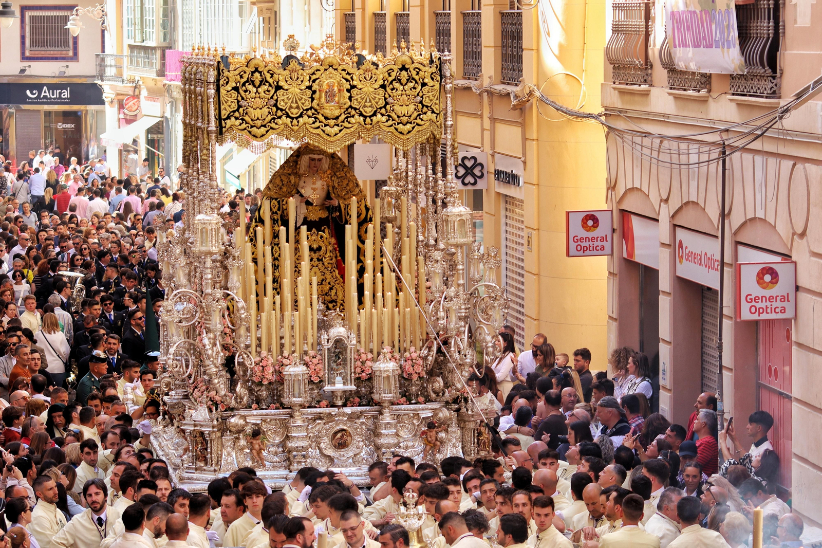 Las fotos de Lágrimas y Favores en su procesión del Domingo de Ramos en Málaga