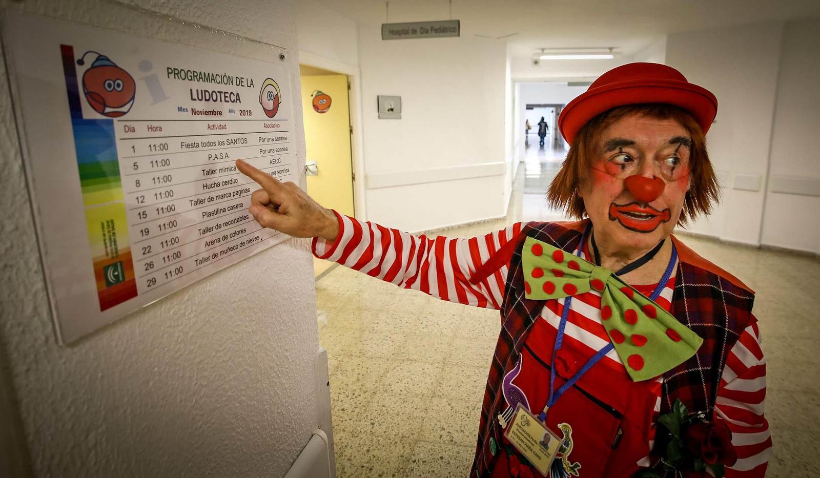 Imágenes de los Payasos Sanadores PASA en el hospital de Jerez.