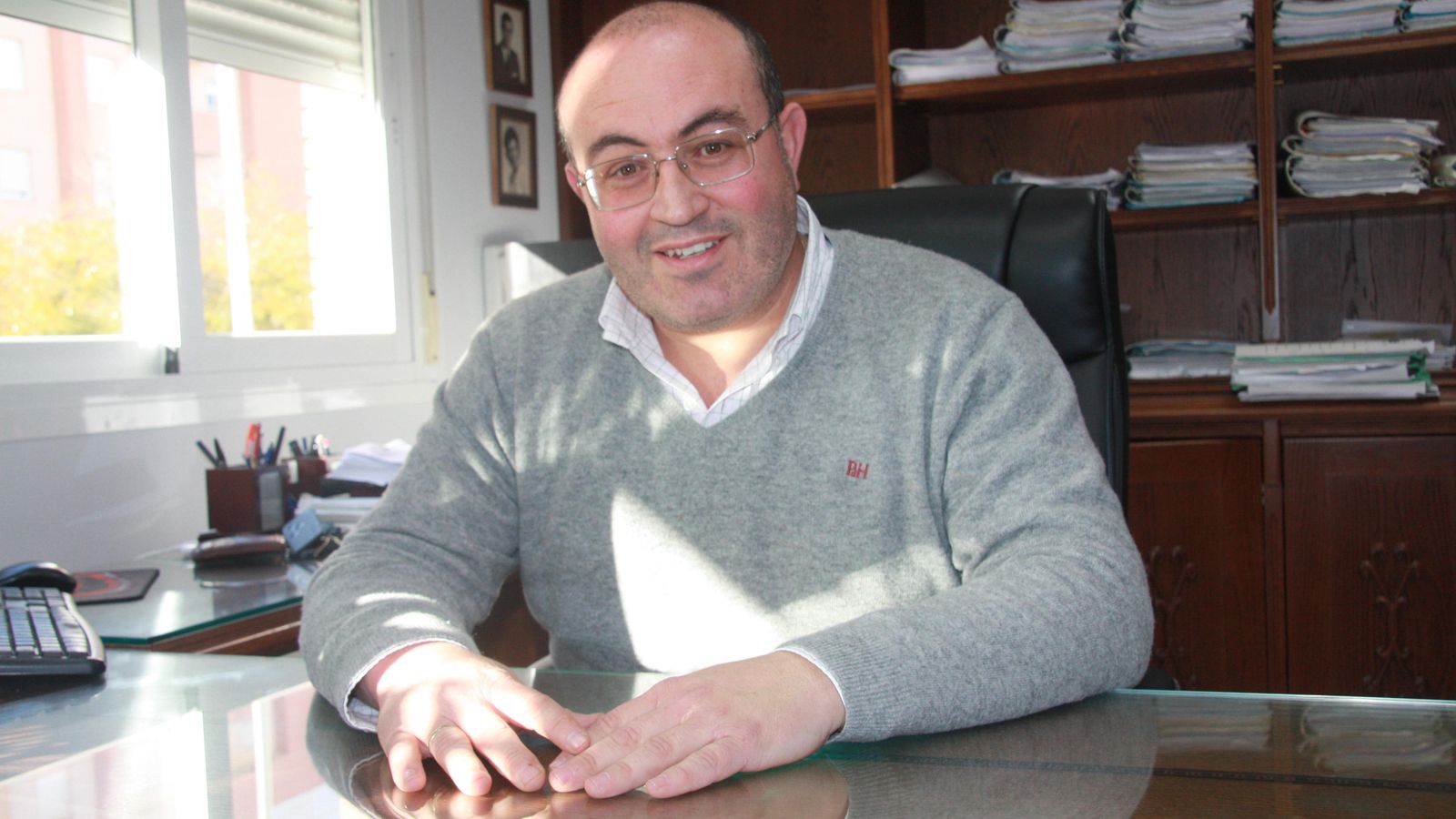 Bonilla, en su despacho profesional, ubicado en el centro de El Ejido