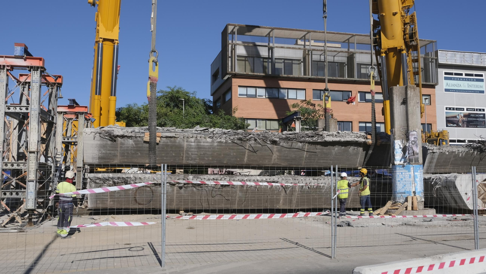 El Puente de la Avenida del Mediterráneo ya es historia, en imágenes