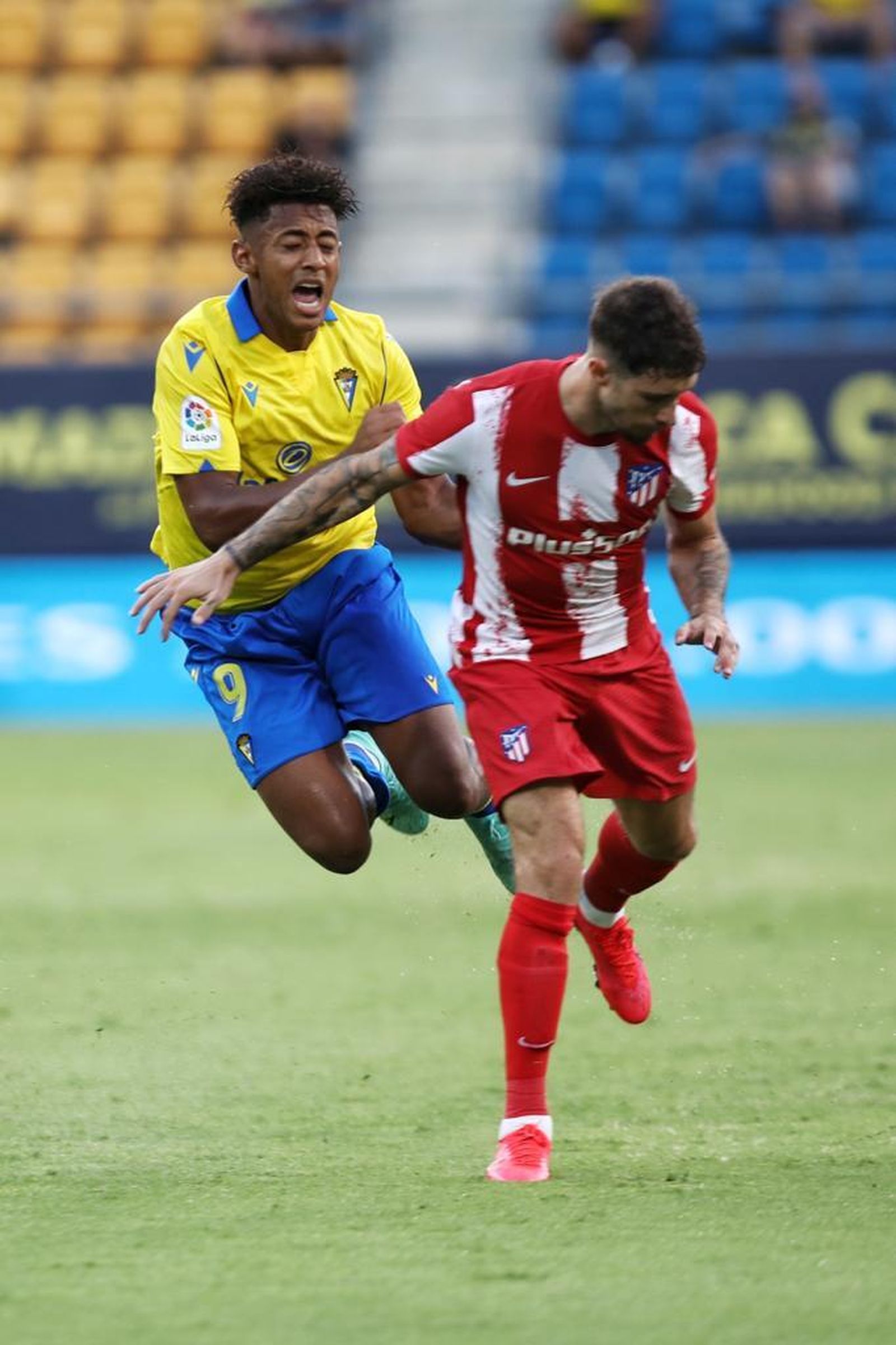 Las imágenes del Cádiz-Atlético del Trofeo Carranza.