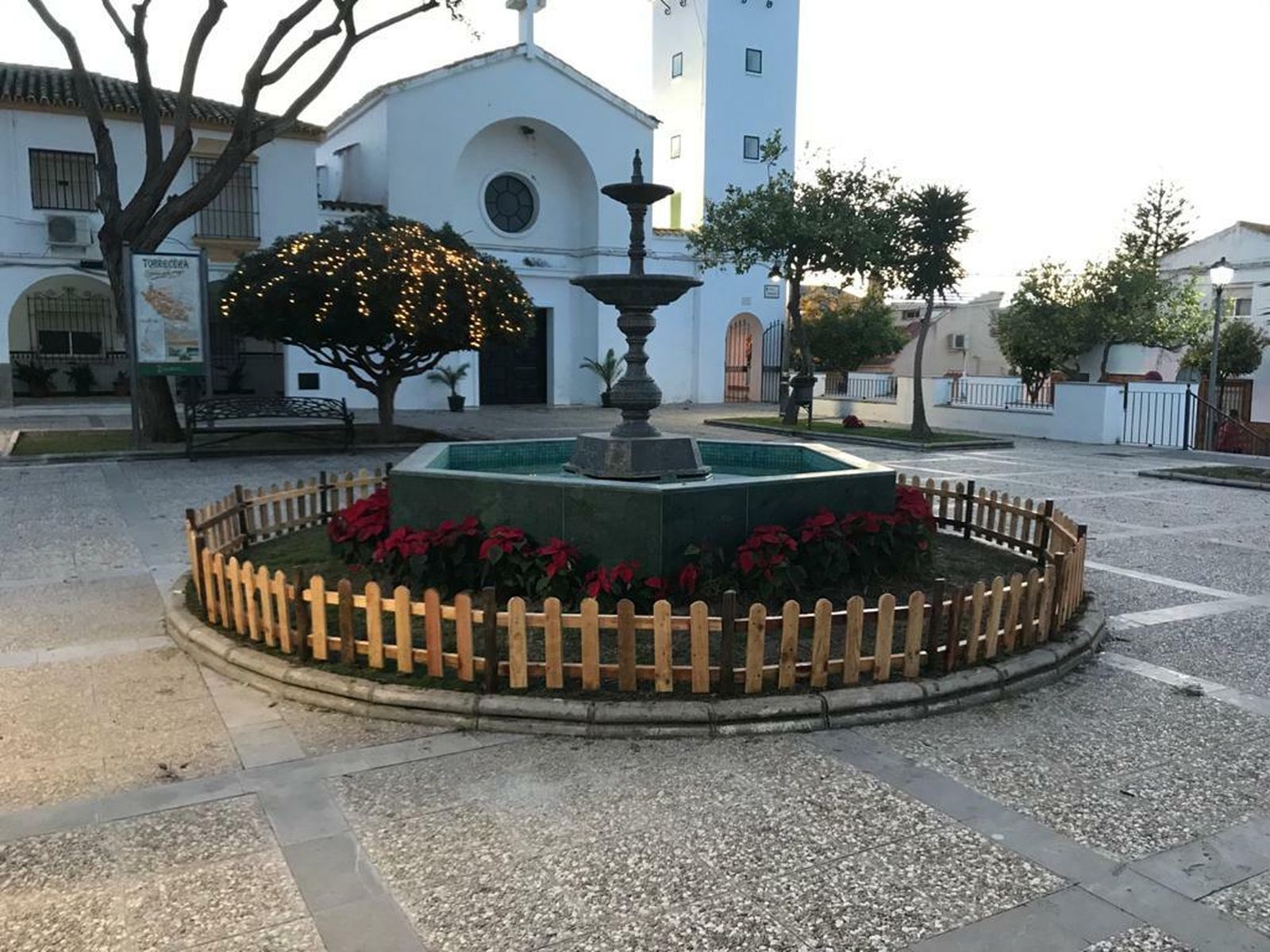 Plaza Artesanía de Torrecera, donde está ubicado el Ayuntamiento.