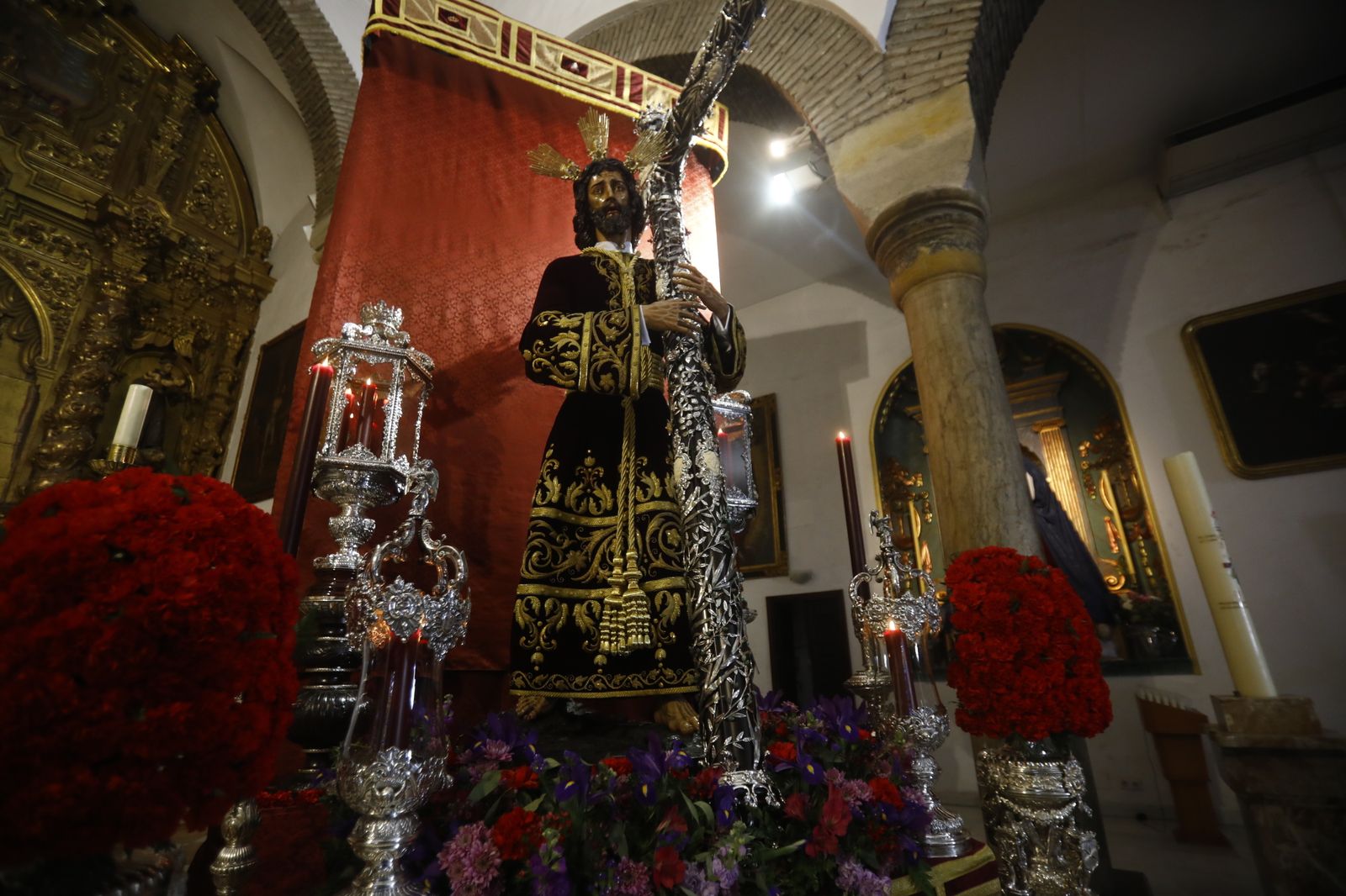 La archicofradía de la Vera-Cruz de Córdoba venera al Señor de los Reyes
