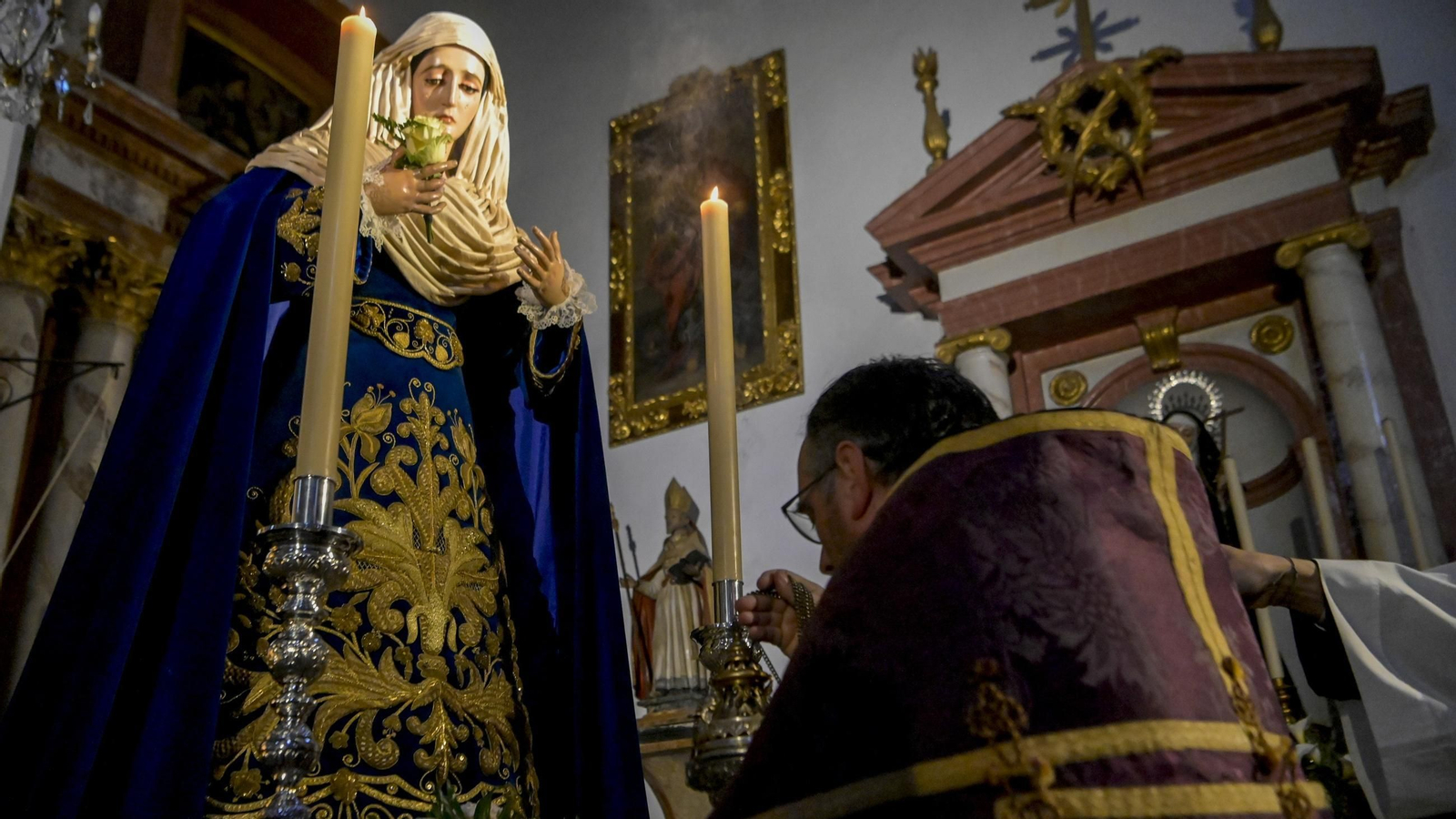 Multitudinario traslado de María Santísima de las Maravillas al paso de palio