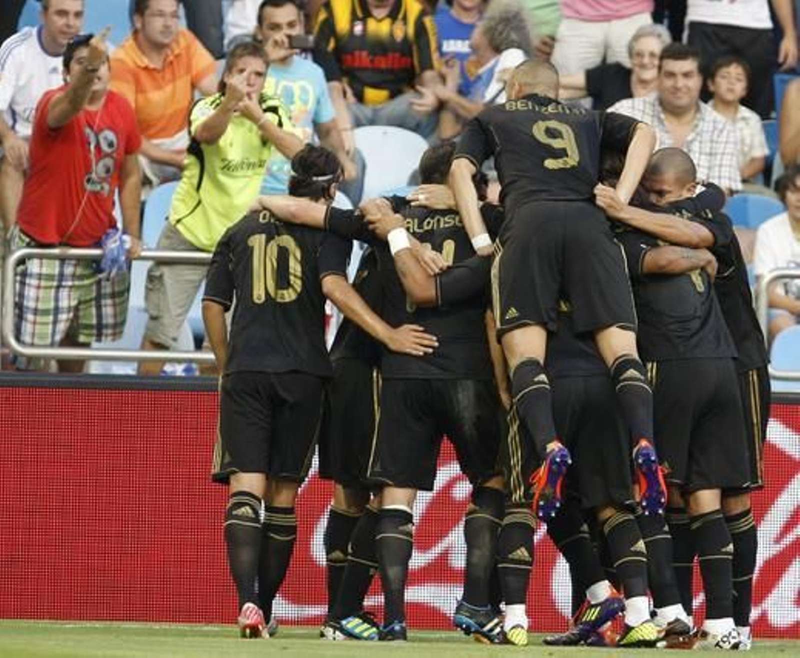 Los de Mourinho se estrenan con una cómoda y abultada victoria.

Foto: EFE