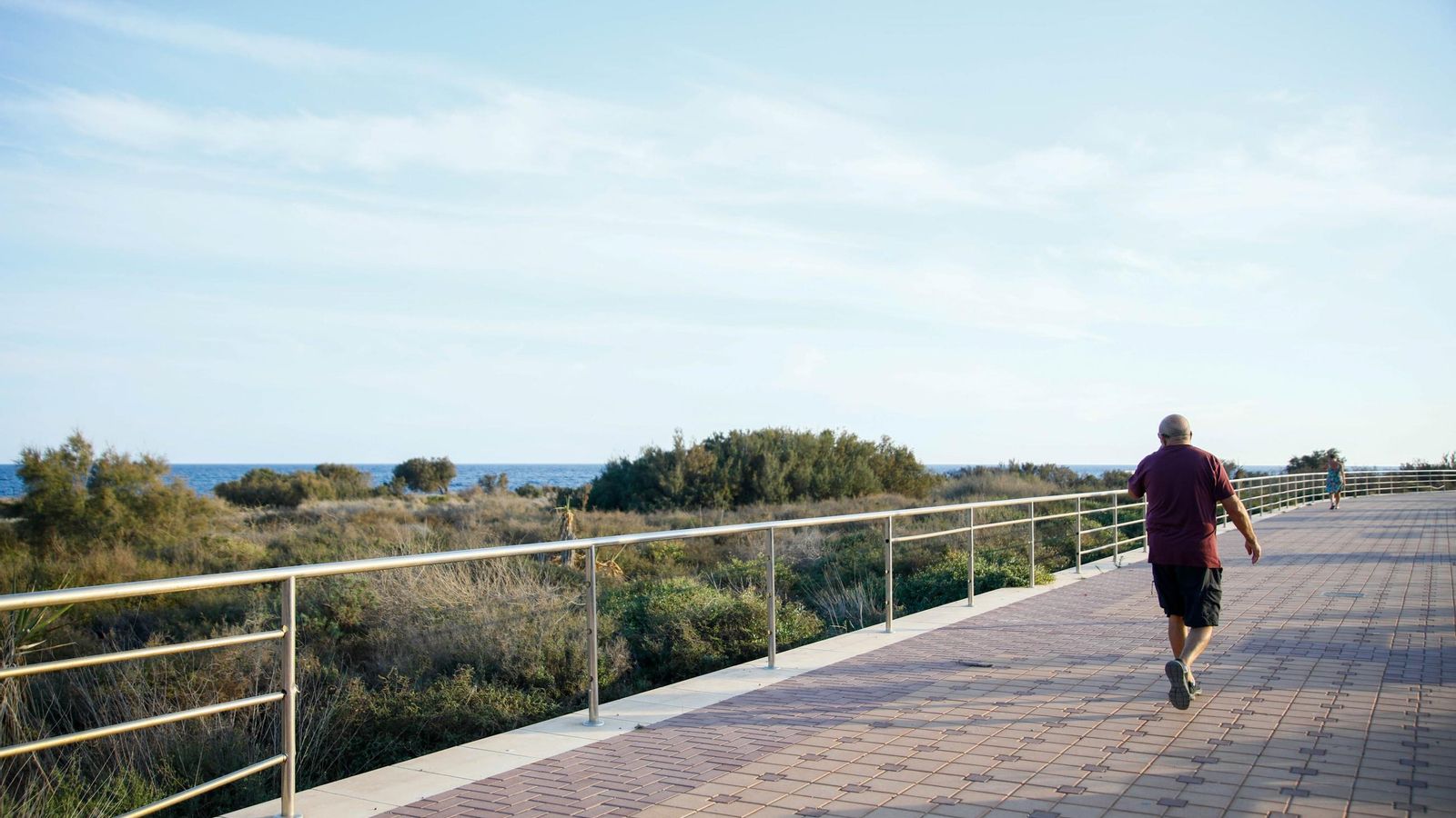 La ausencia de acero en el Paseo de Ribera es más sutil, quizás porque haya una mayor visibilidad desde la carretera.