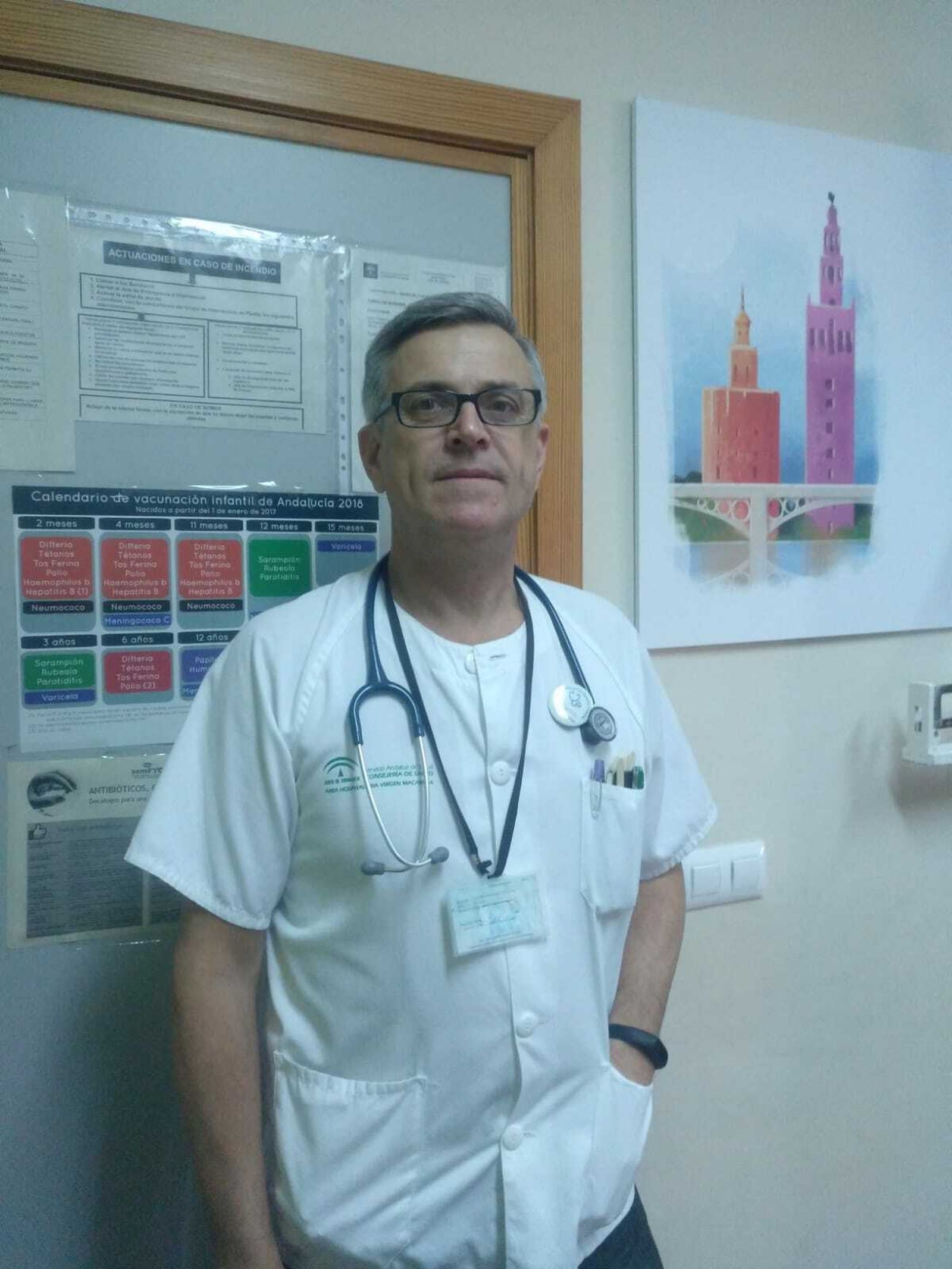 El doctor Cristóbal Coronel, pediatra y miembro del Grupo de Vacunas de la Sociedad Española de Pediatría de Atención Primaria.