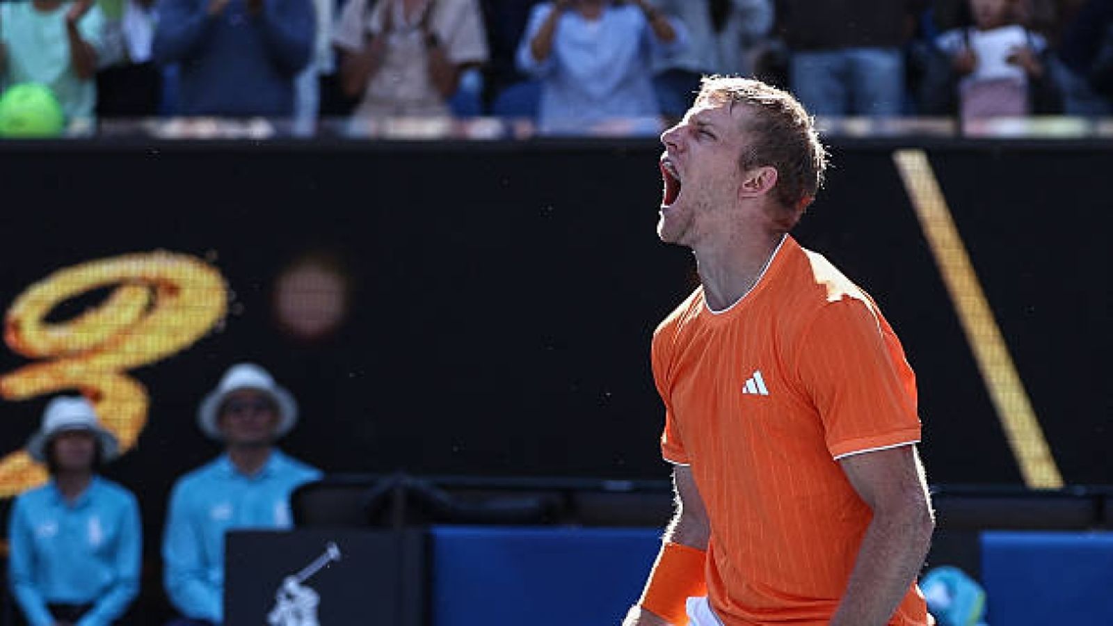 Alejandro Davidovich celebra.