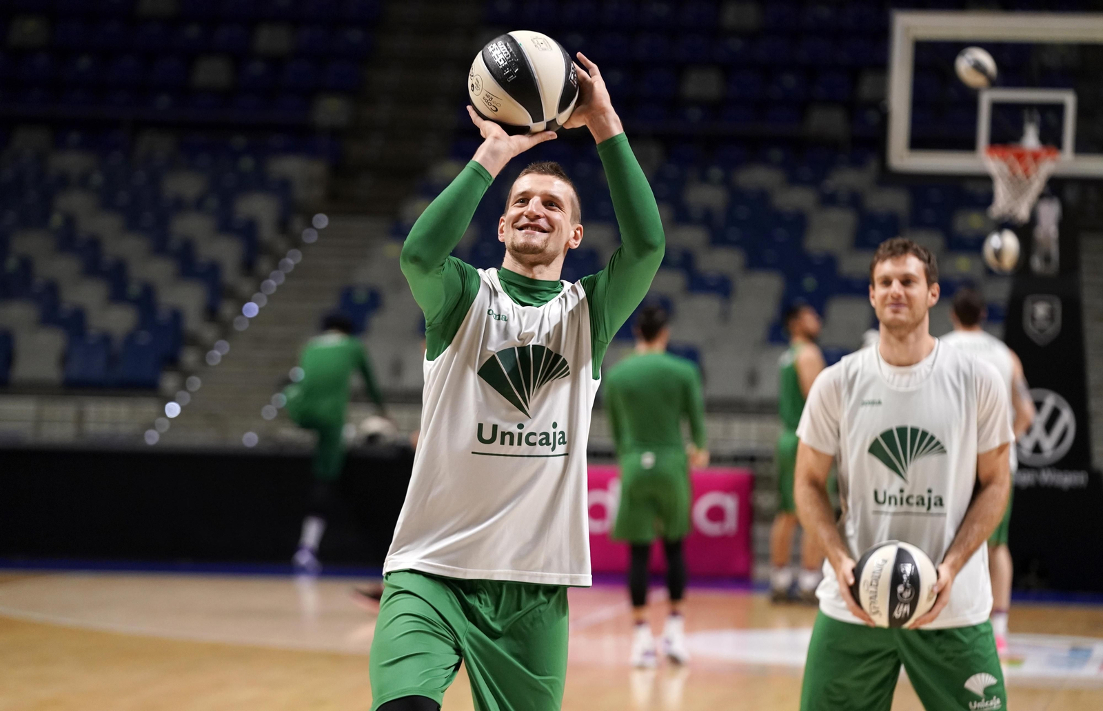 Sonrisas al fin en la vuelta al trabajo del Unicaja
