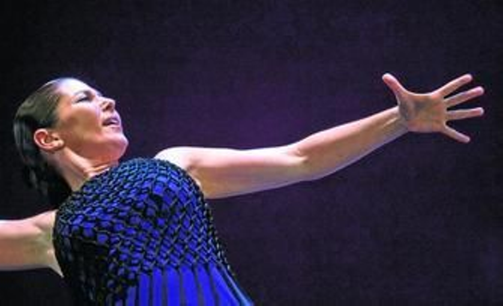 La bailaora y coreógrafa Sara Baras, ayer, durante un ensayo general de la obra en el Gran Teatro Falla de Cádiz.