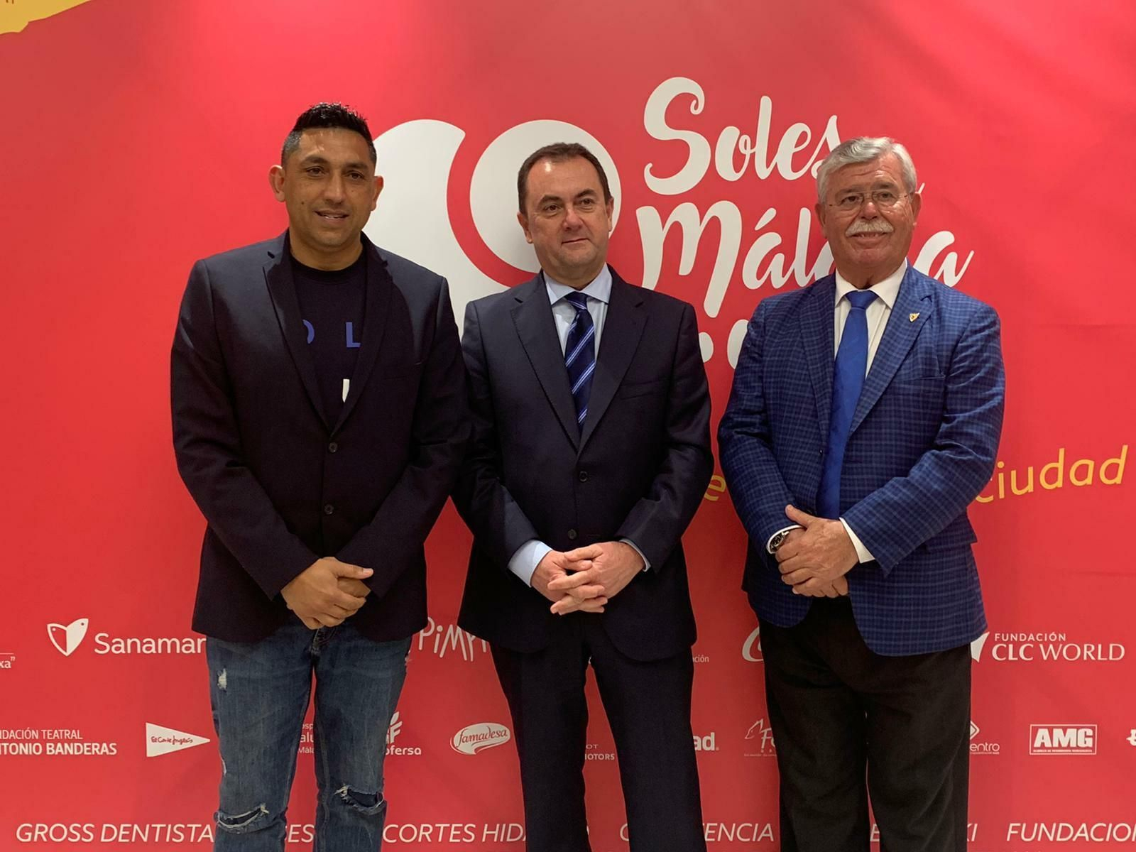 El administrador José María Muñoz, junto a Basti y Martín Aguilar.