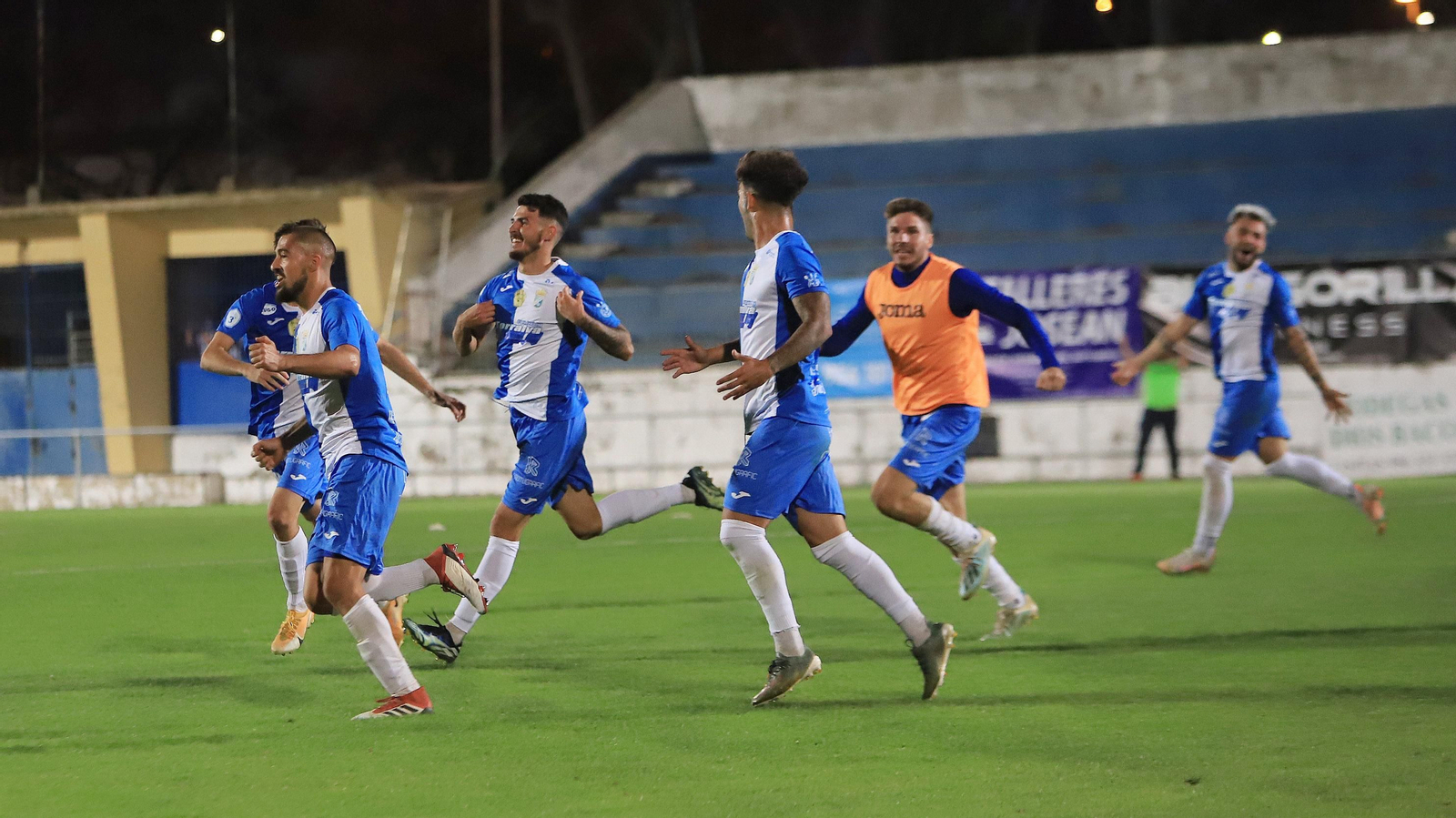 Imágenes de la semifinal por el ascenso entre el  Xerez CD - Puente Genil