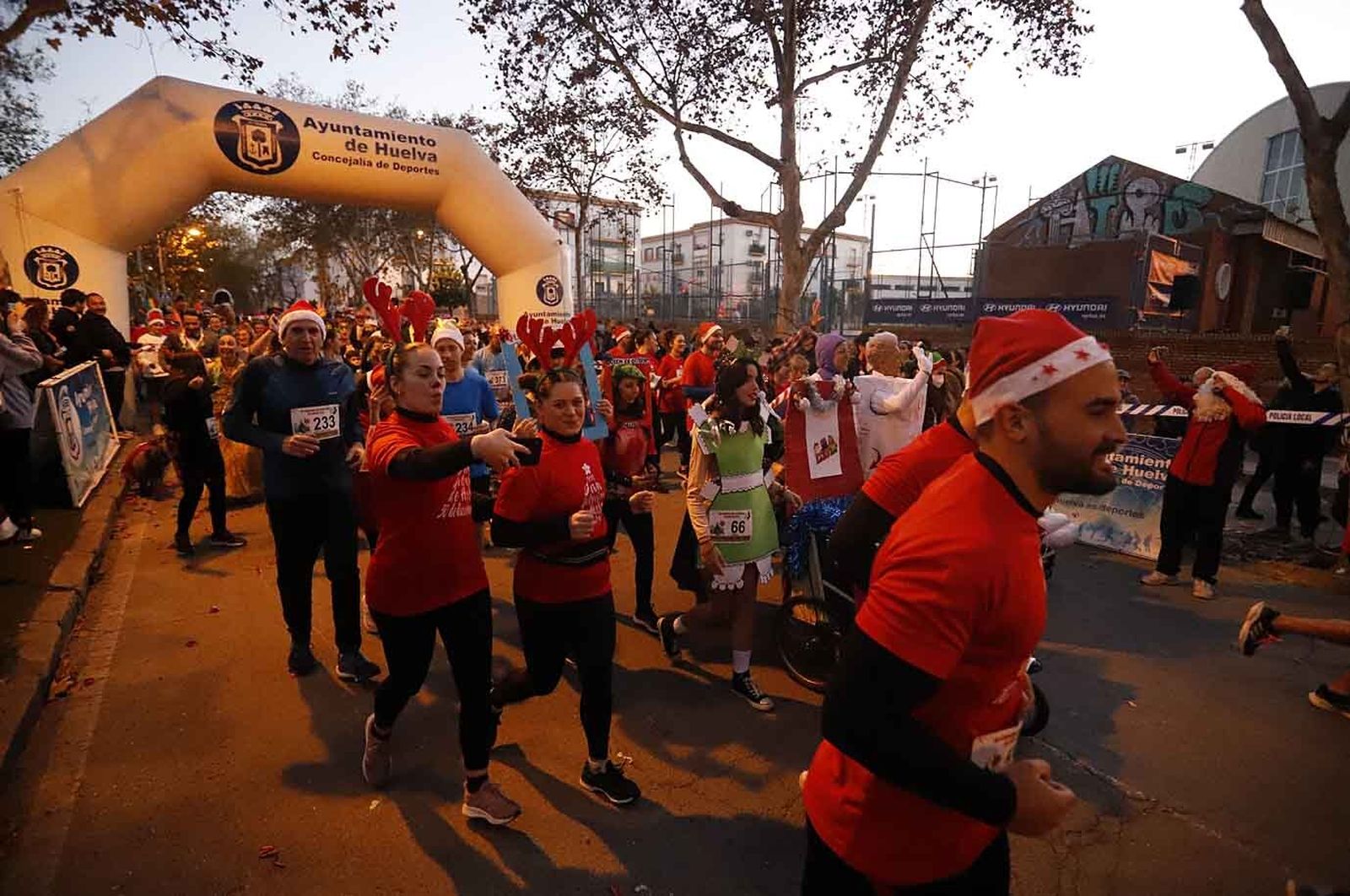 Imágenes de la carrera de San Silvestre en Huelva