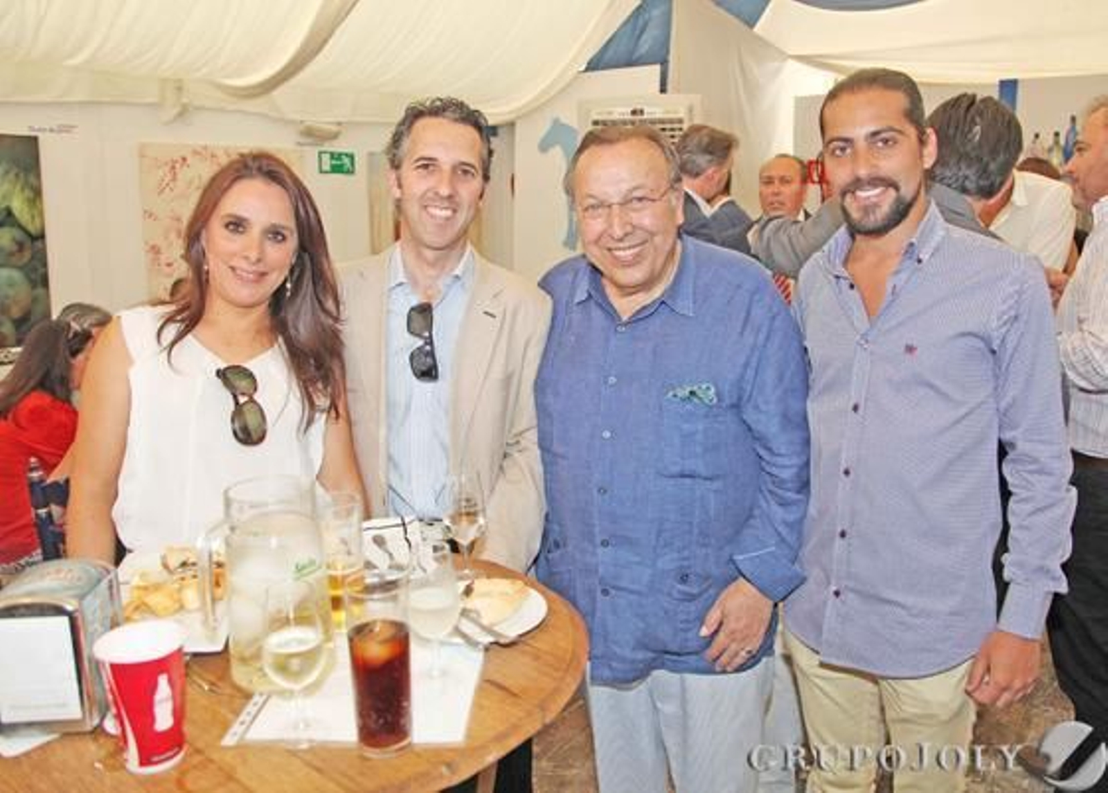 El guitarrista Paco Cepero;Patricia Moreno y Juan Garrido, de Jerezjondo.com;y Fran Pereira, redactor del periódico.

Foto: Vanesa Lobo