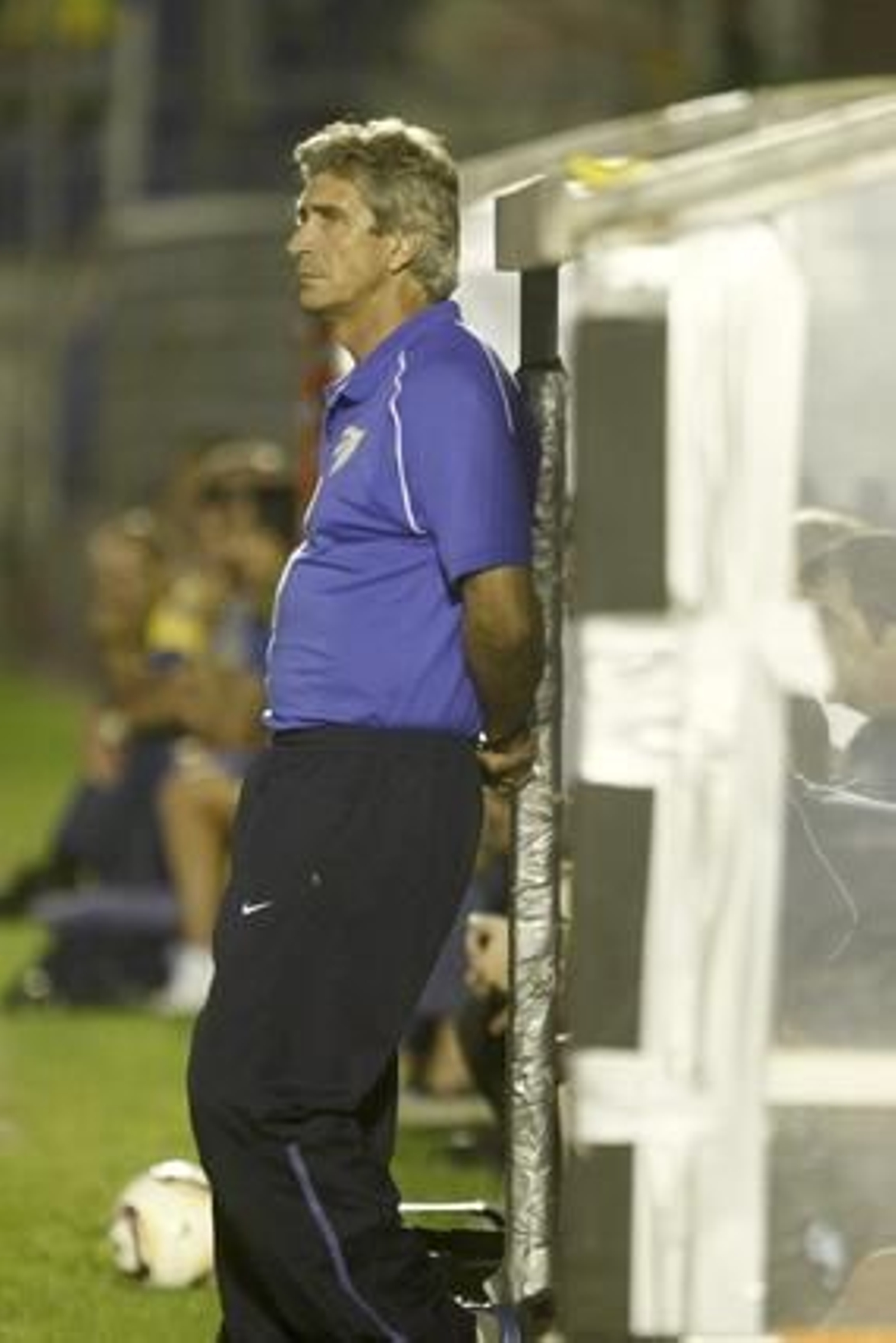 Manuel Pellegrini, con gesto serio en la banda.

Foto: Jesus Marin