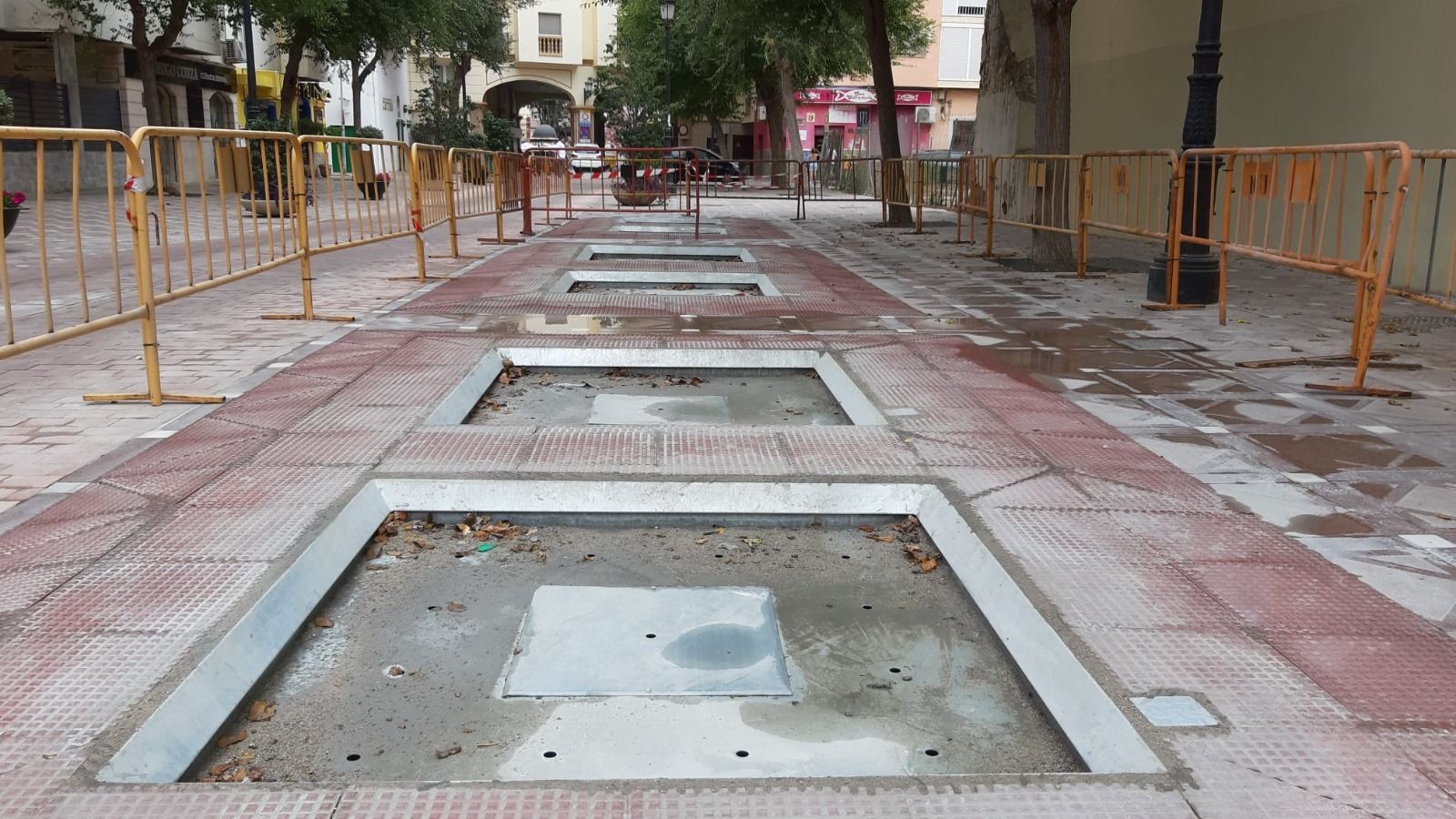 Los contenedores soterrados de la calle  Rafael de León.