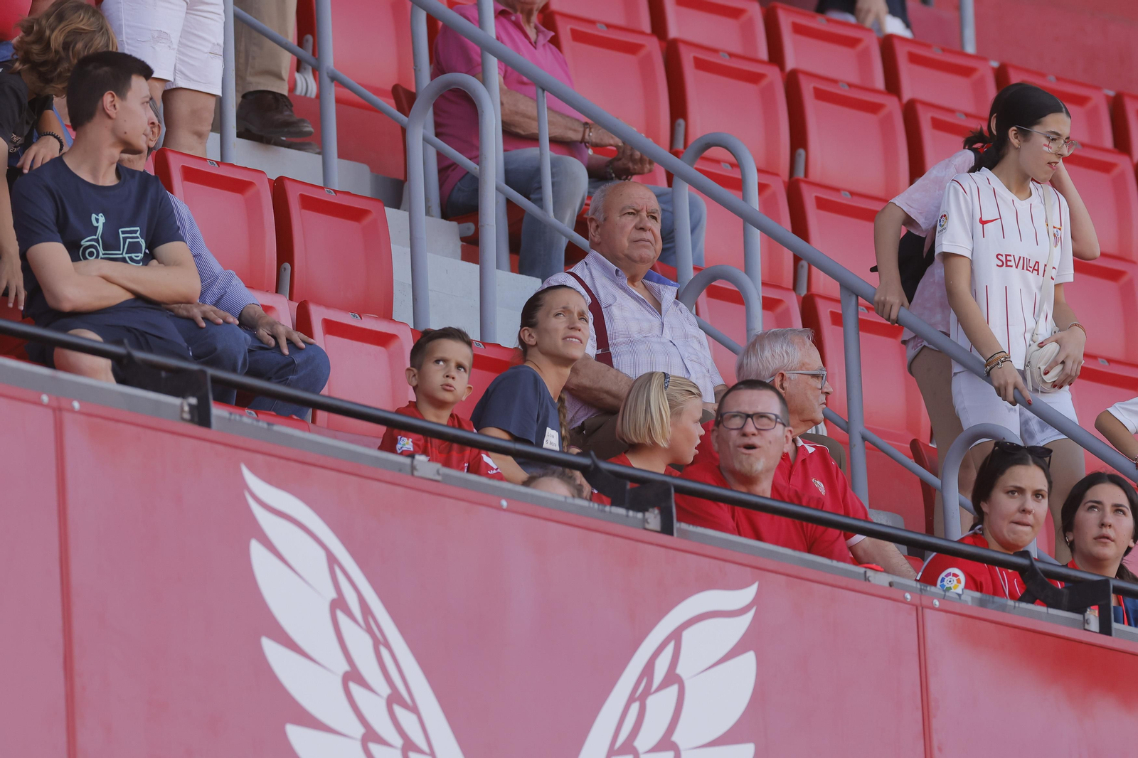 Búscate en las fotos del Sevilla-Español