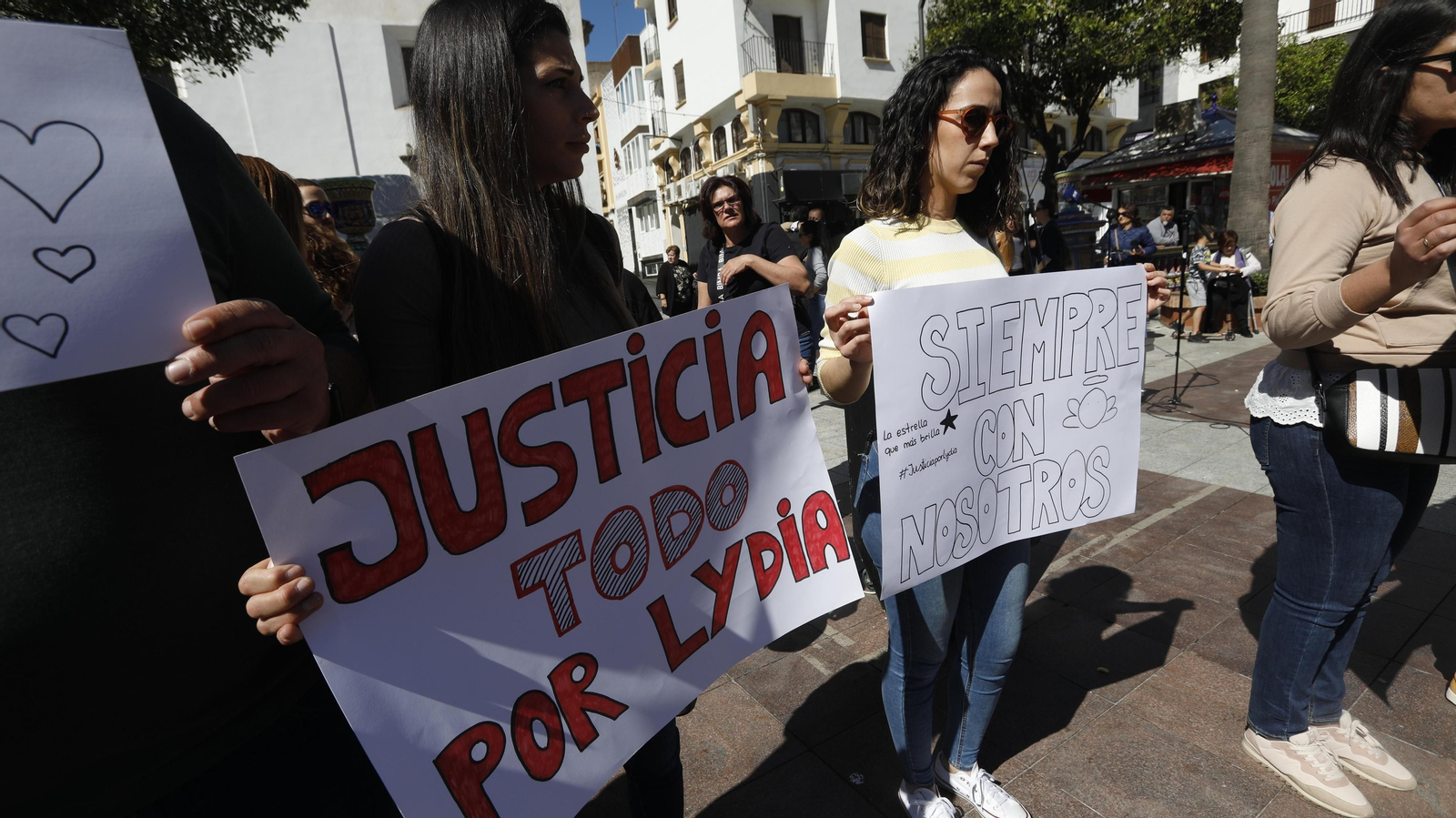 Las fotos de la concentración por la muerte de Lydia,  la niña nacida de forma prematura