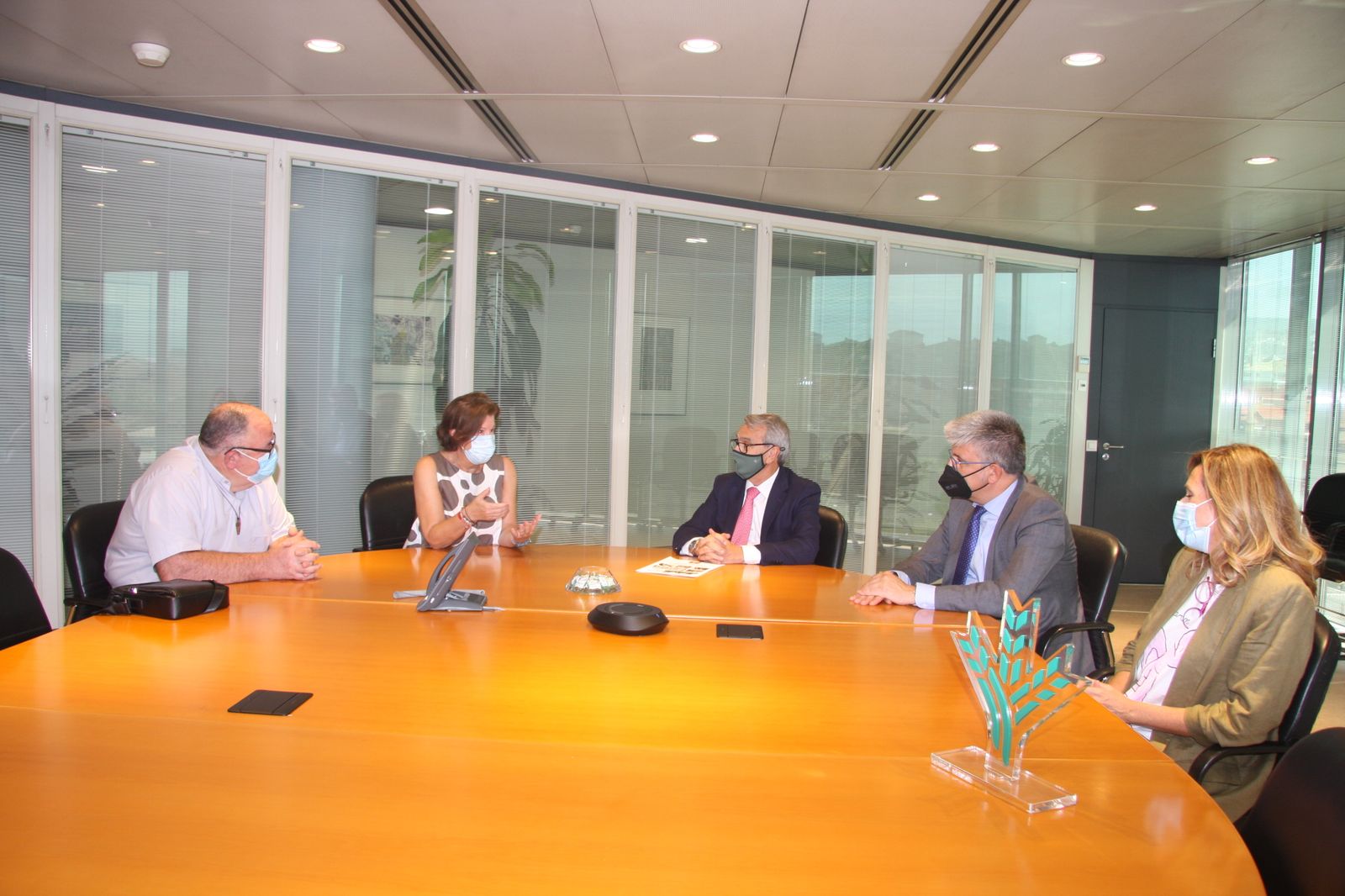 Fundación Caja Rural Granada ayuda a Cáritas con una donación de 10.000 euros para familias necesitadas