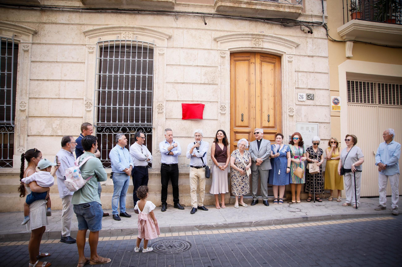 La Asociación de Vecinos del Casco Histórico inaugura una placa en homenaje al periodista Juan Martínez Martín 'Volapié'