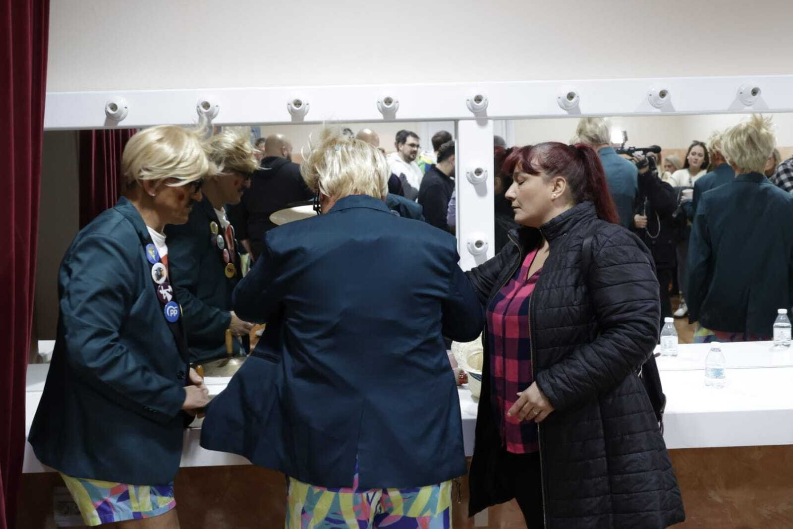 Chirigota Cádiz qué bonita eres con tu puta madre (los bipolares) en camerinos