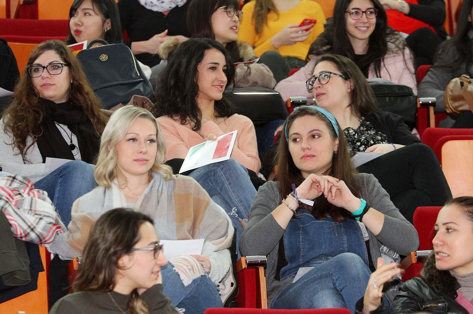 La universidad de Huelva da la bienvenida a los nuevos estudiantes Erasmus, en imágenes