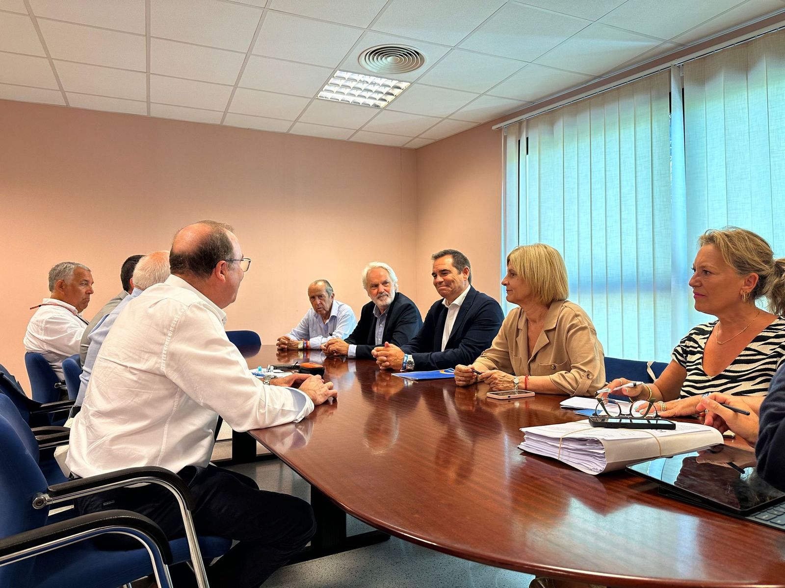 Los candidatos del PP, este viernes durante la reunión sectorial en la Confederación de Empresarios en Jerez.