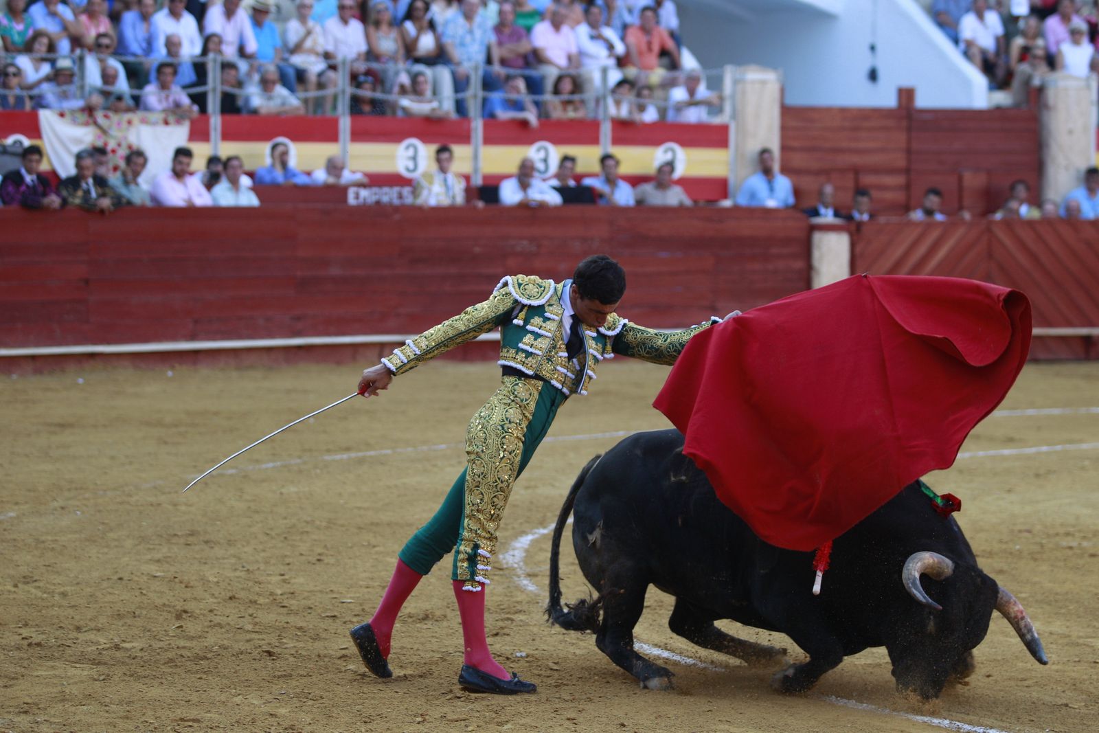 Imágenes de la corrida de toros del jueves en la Feria de Almería 2024