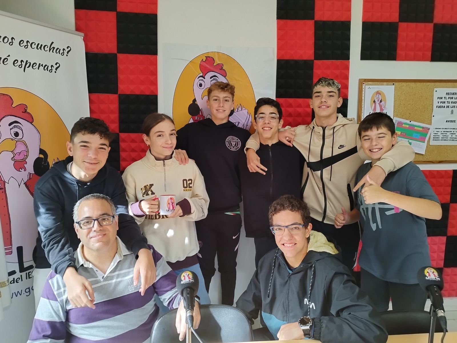 El equipo de las mañanas de Gallo FM