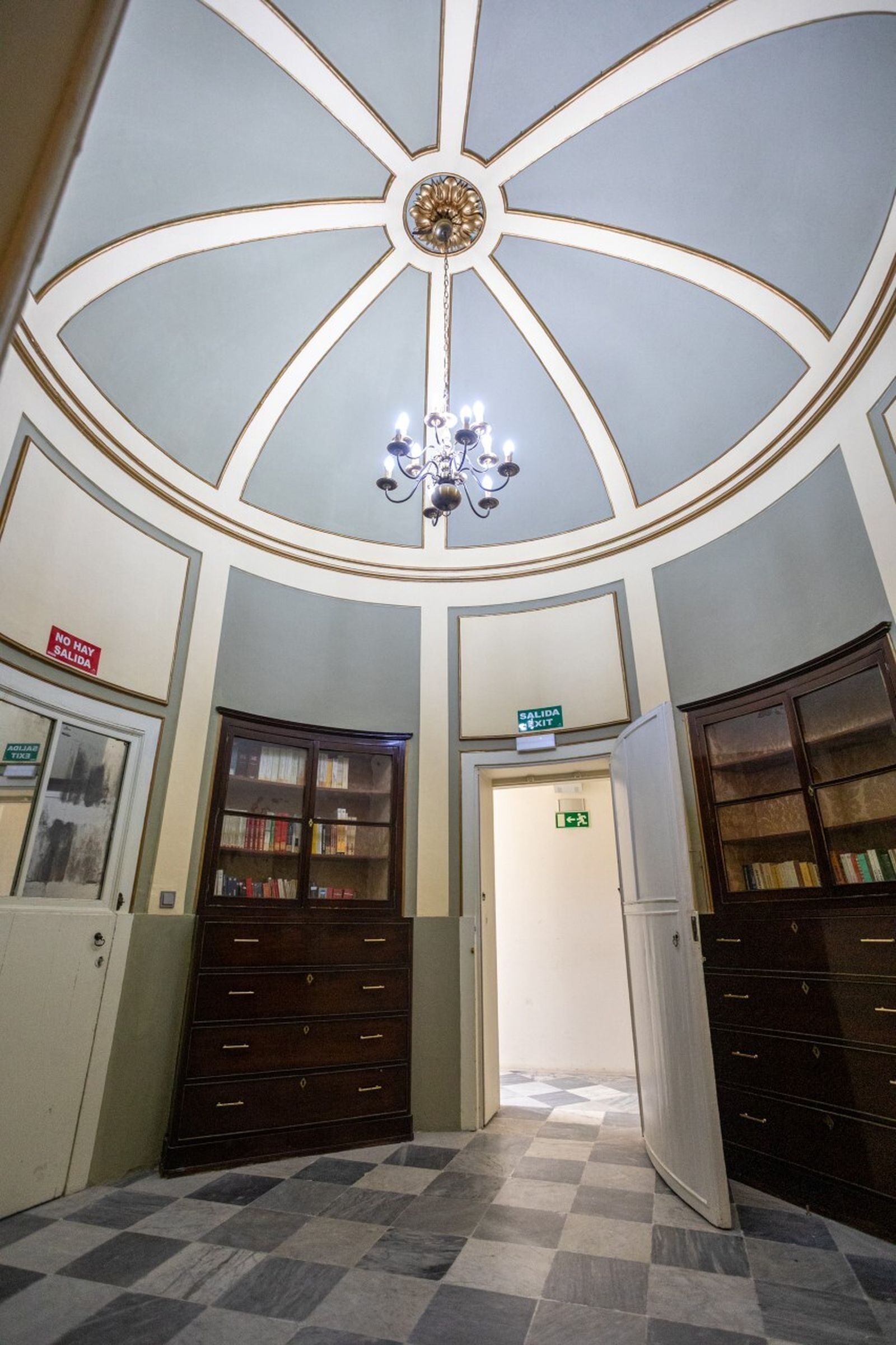 Las imágenes el edificio de la UNED en la plaza de San Antonio