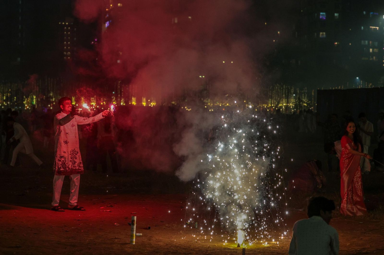 Las preciosas imágenes de la celebración del Diwali en India: un festival de luz y color