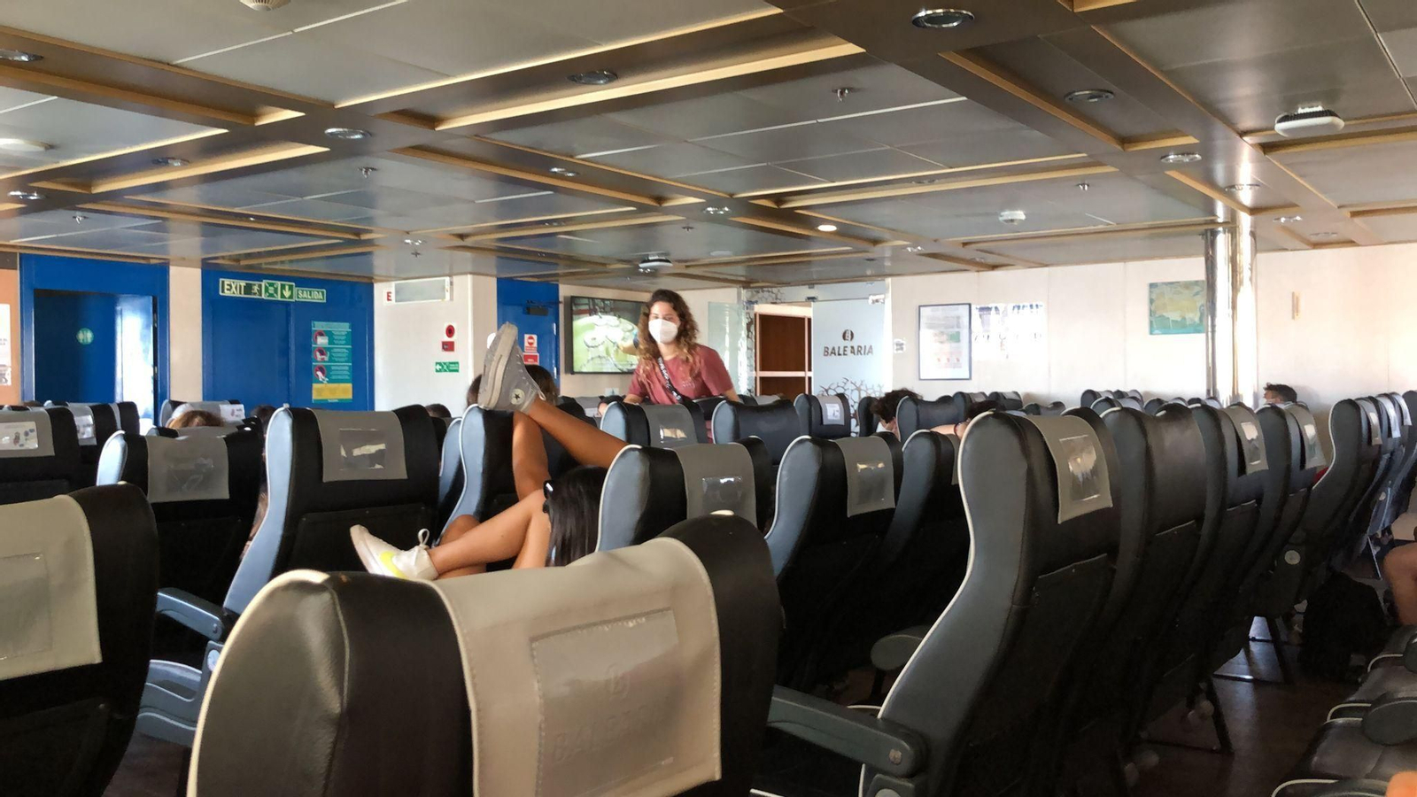 Interior del ferry en el que los alumnos de Córdoba viajan desde Mallorca a Valencia.