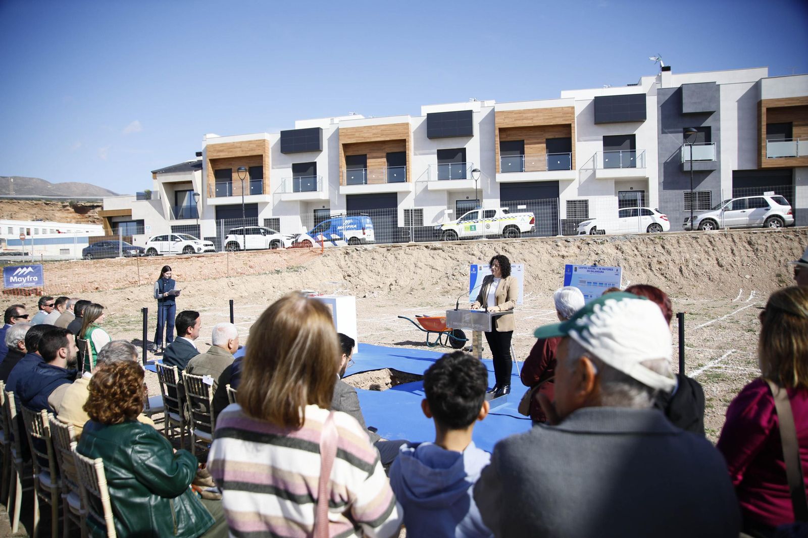 Las imágenes de la primera piedra del Centro de mayores en Balanegra