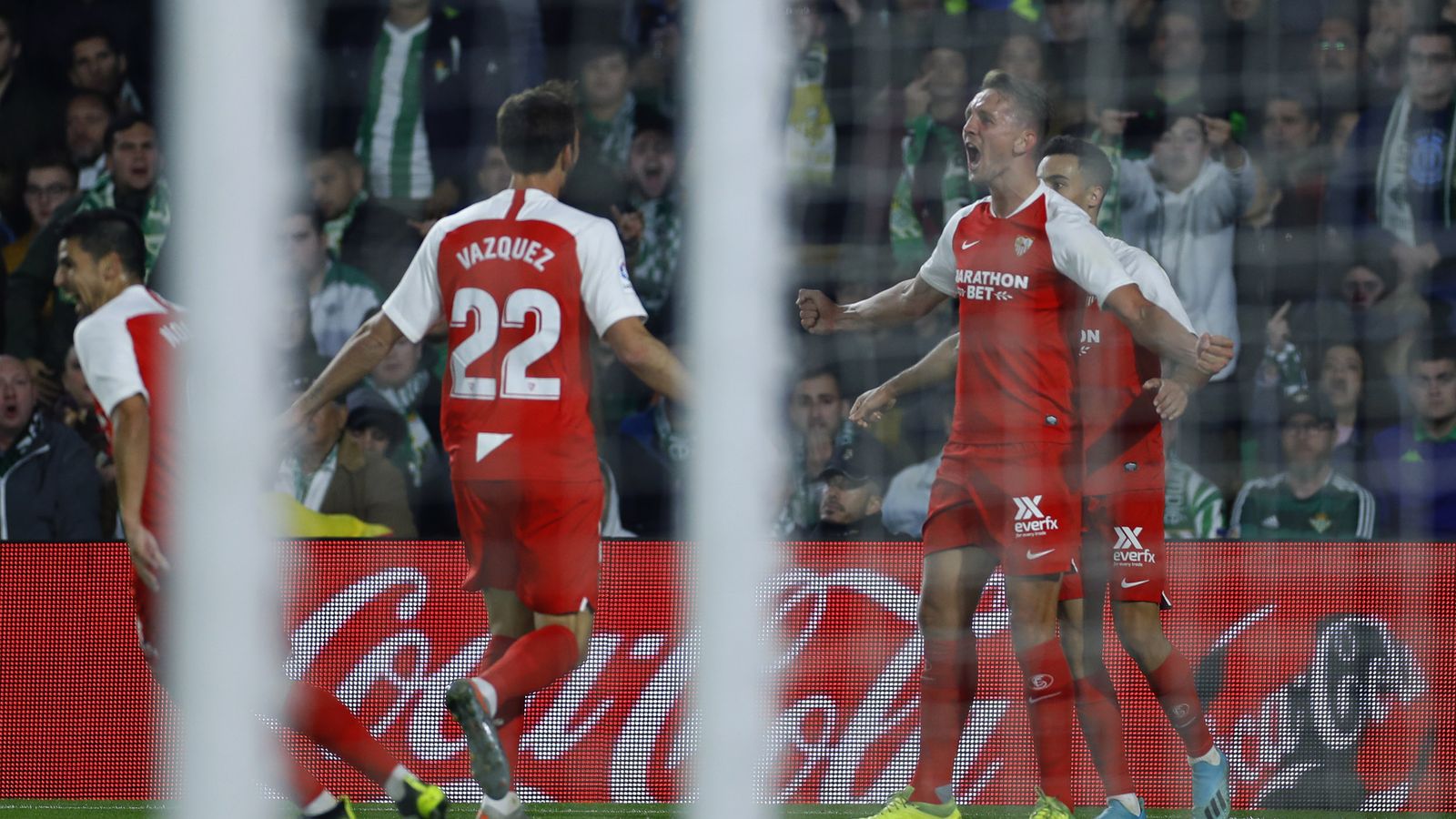 De Jong celebra su tanto.