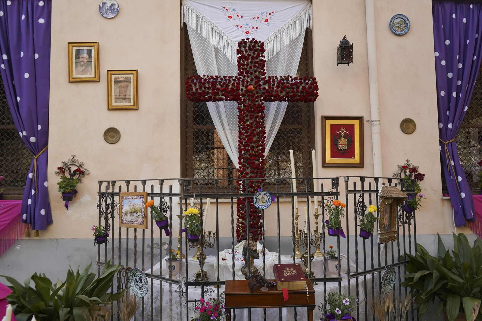 Así celebra Granada sus Cruces, en imágenes