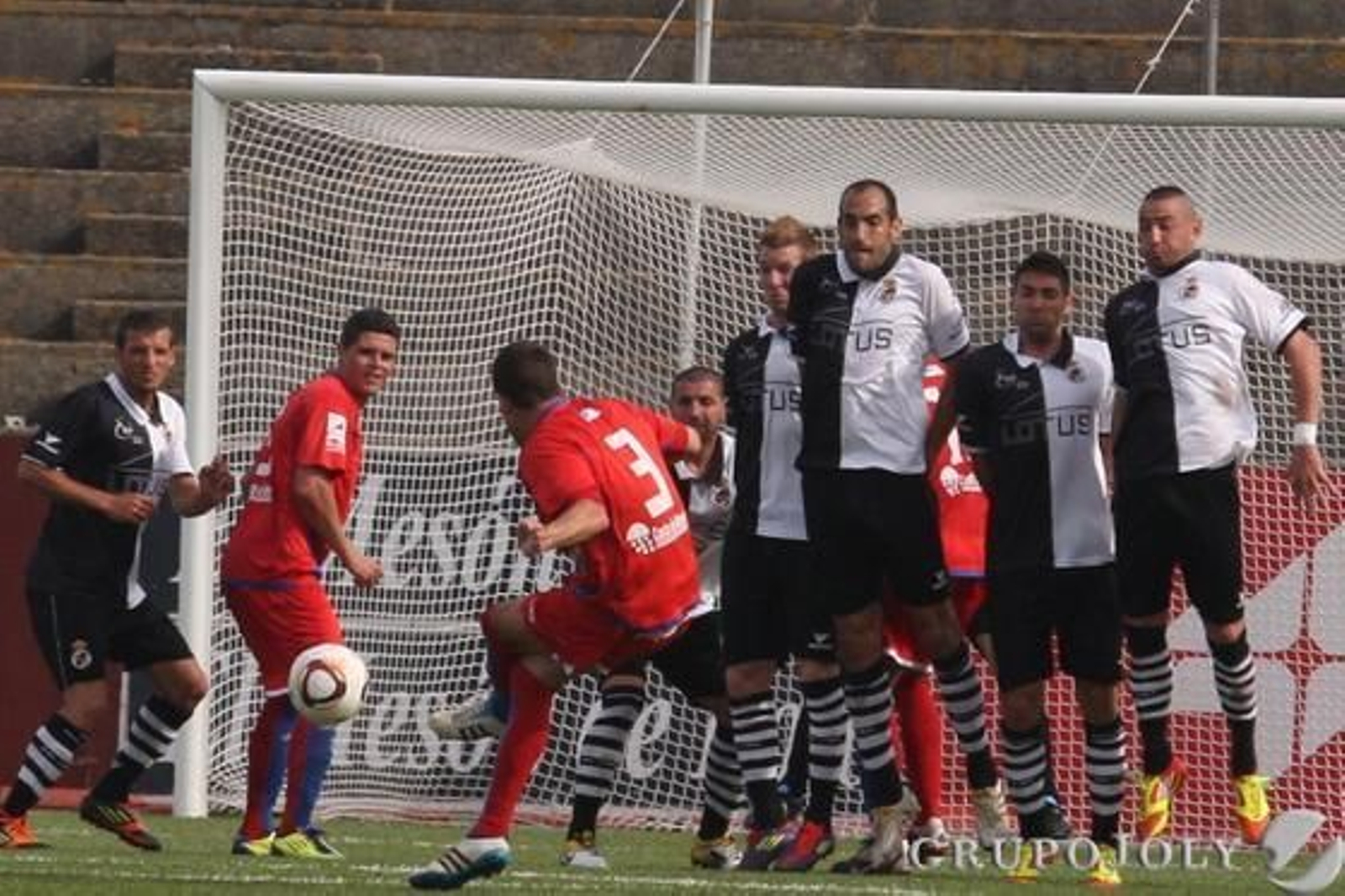 La Balona certifica su segunda posición tras el 2-0 para los blanquinegros.

Foto: Paco Guerrero
