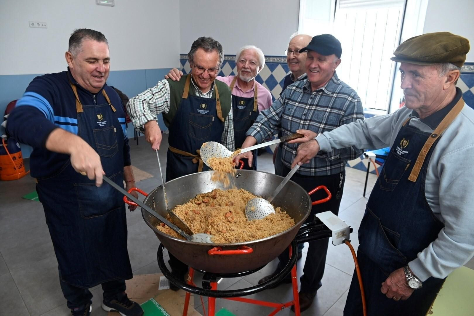 Las migas de la Cruz Blanca en Córdoba, en imágenes