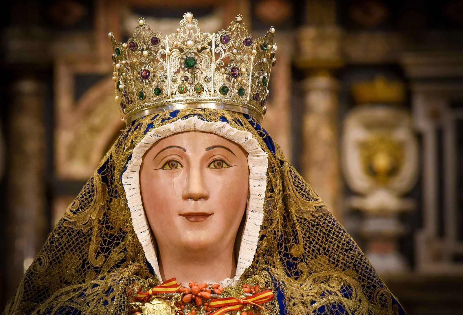 Besamanos de la Virgen de los Reyes