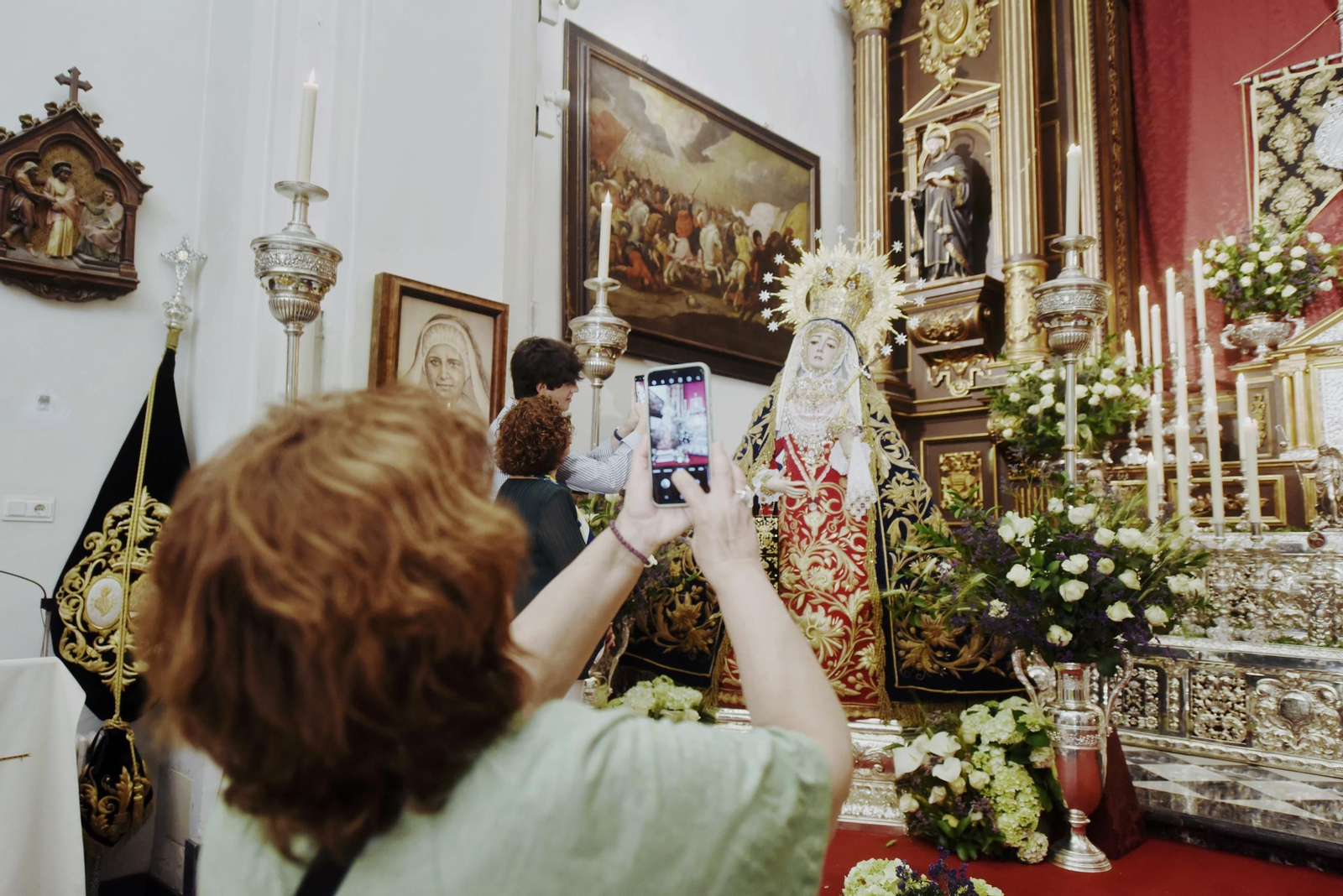 El besamanos de la Virgen de los Dolores, en imágenes