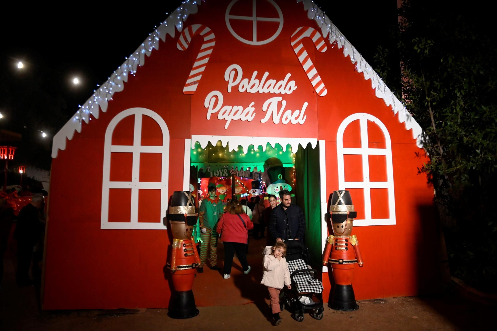 El poblado navideño del cine Fuenseca de Córdoba, en imágenes