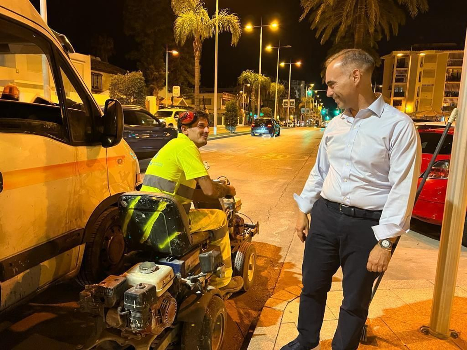 El alcalde de Benalmádena, Juan Antonio Lara, en una visita a los trabajos.
