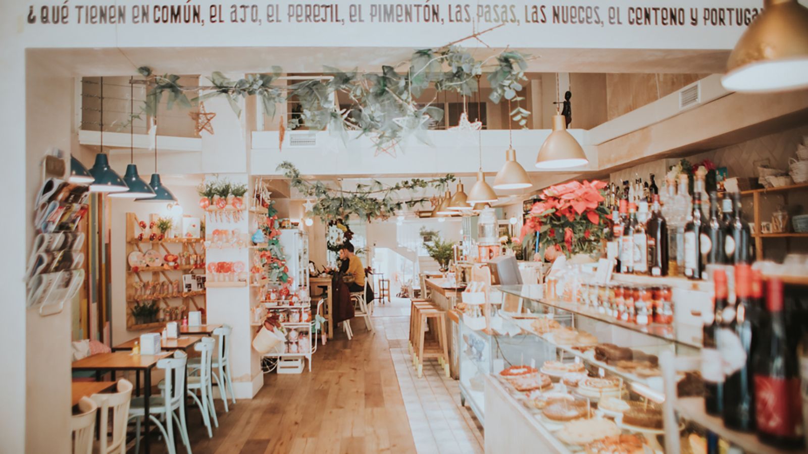 La Grosera ubicada en el centro con detalles navideños.