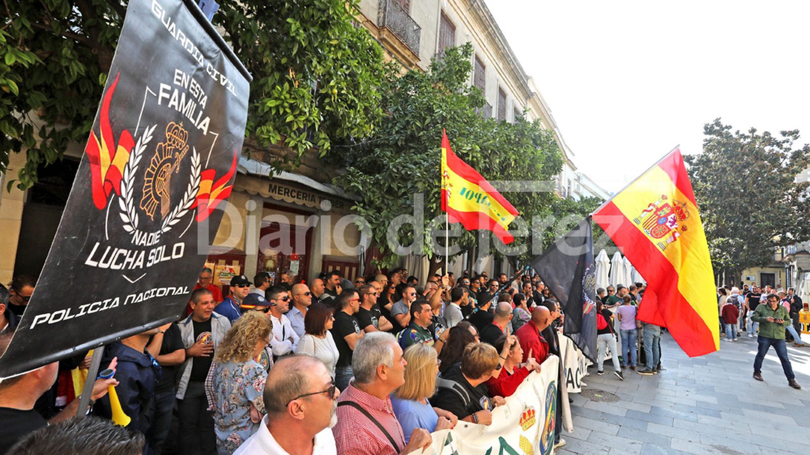 'Jusapol' se manifiesta frente al Ayuntamiento de Jerez