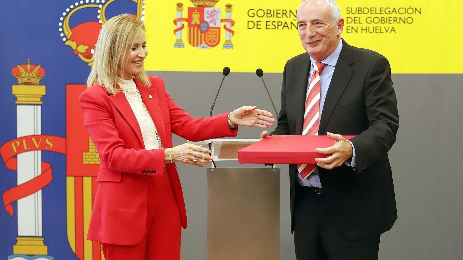 Acto de entrega del premio al Club Recreativo de Tenis de Huelva