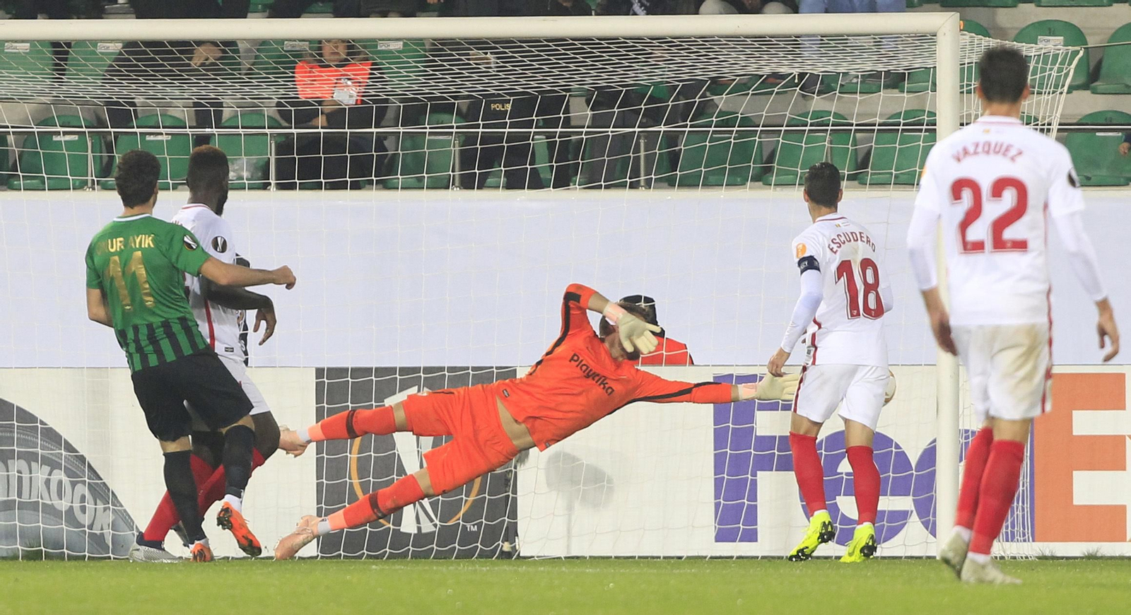 Las imágenes del Akhisar-Sevilla