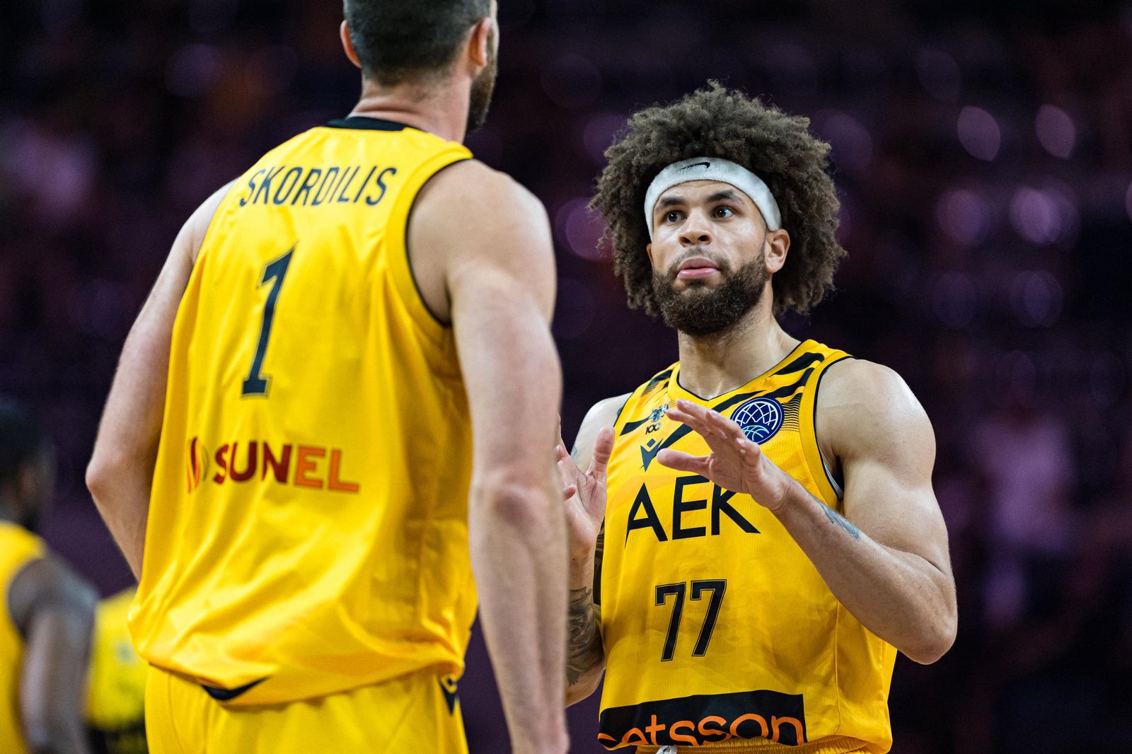 El AEK remonta y le quita al Tenerife el tercer puesto (77-73)