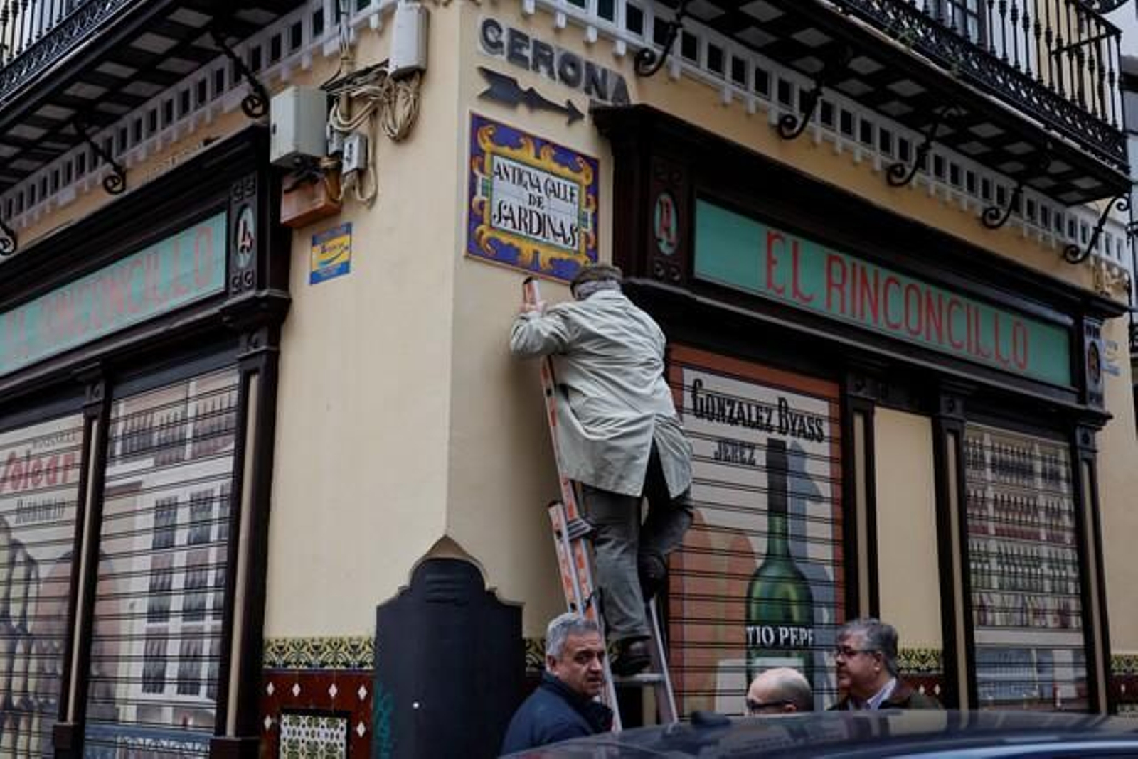 Por el mar corre la liebre, por Gerona las Sardinas
