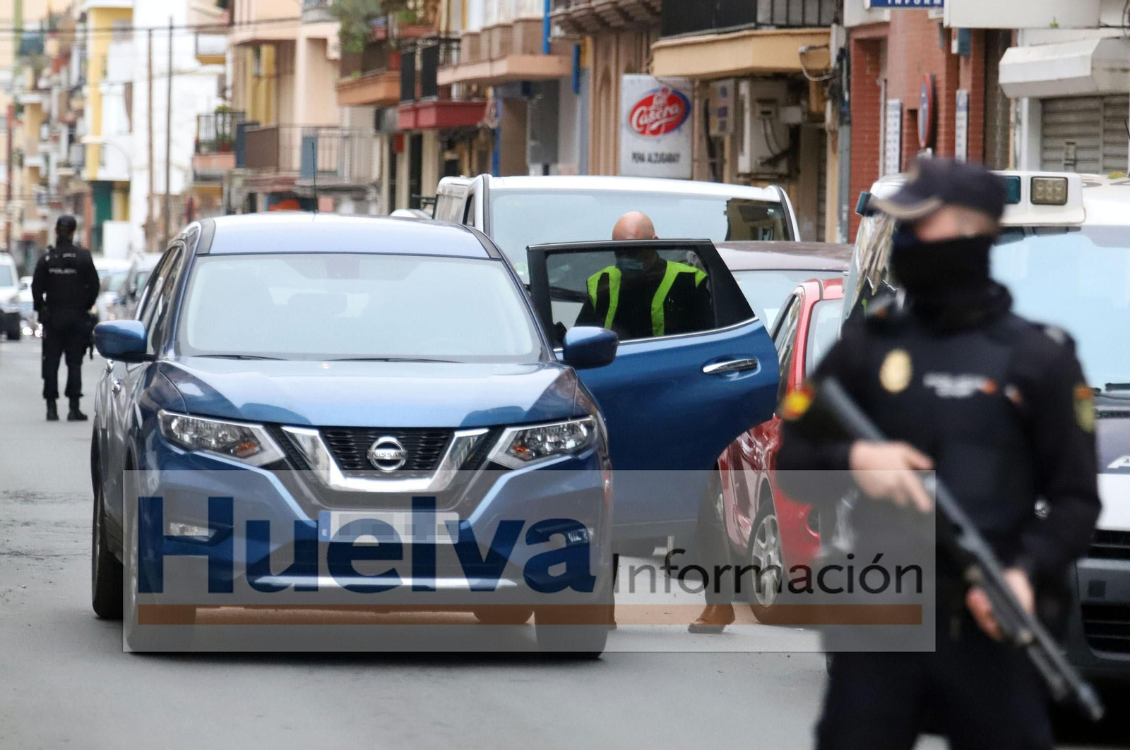Imágenes de la intervención de la Policía Nacional al desmantelar un almacén de droga en la calle Nicolás Orta