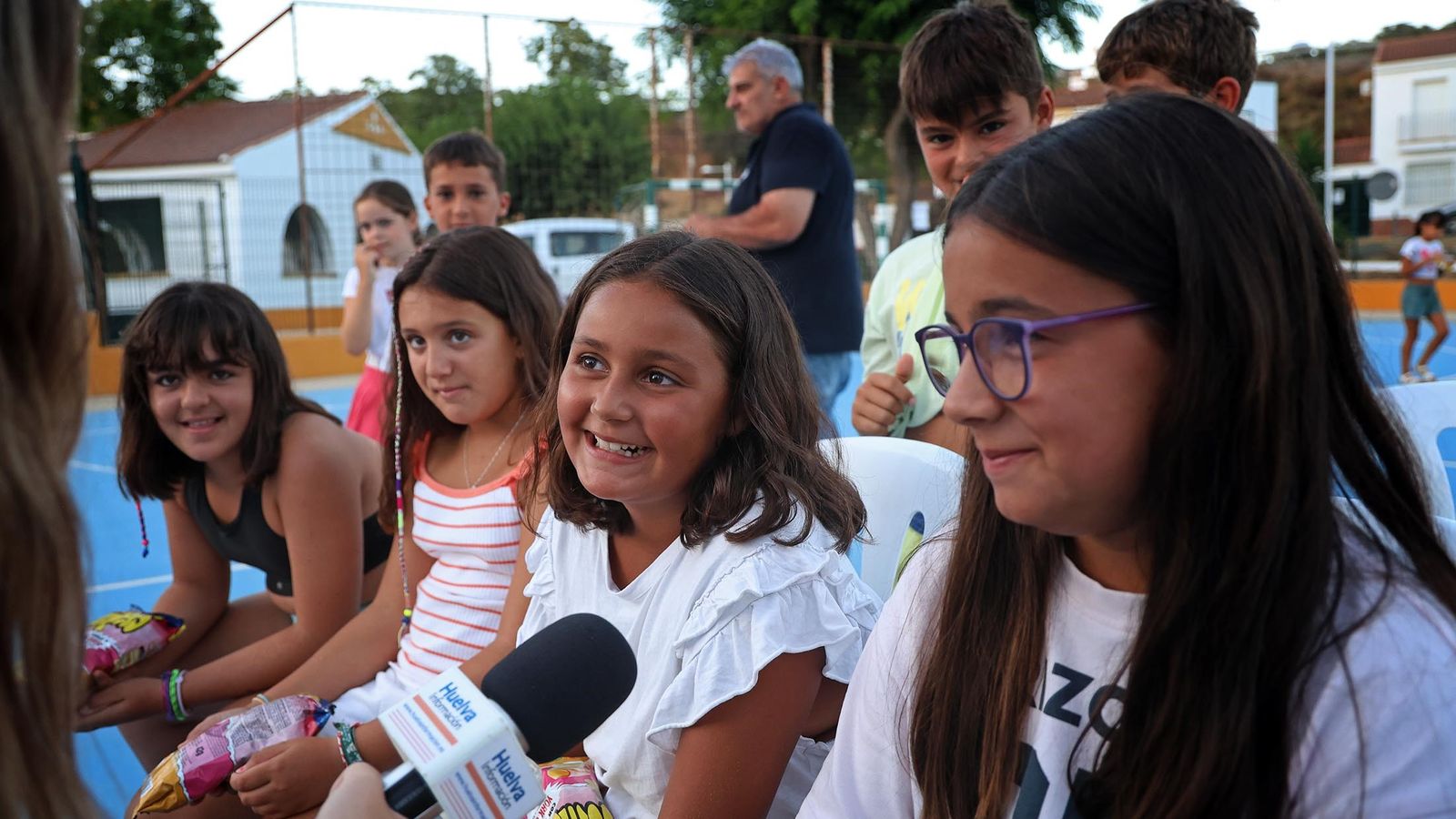 La primera fila de sillas se ocupó horas antes del inicio de la película.