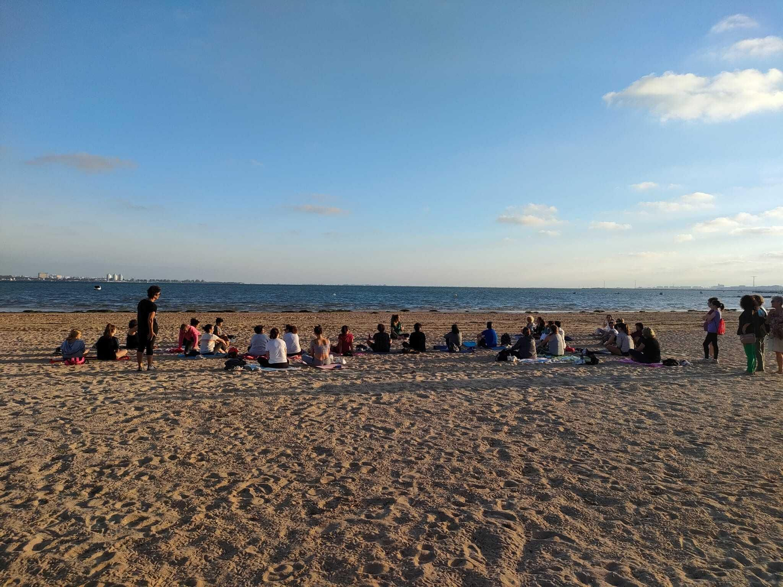 Las actividades de 'Yoga y Relajación' vuelven a las playas de Puerto Real
